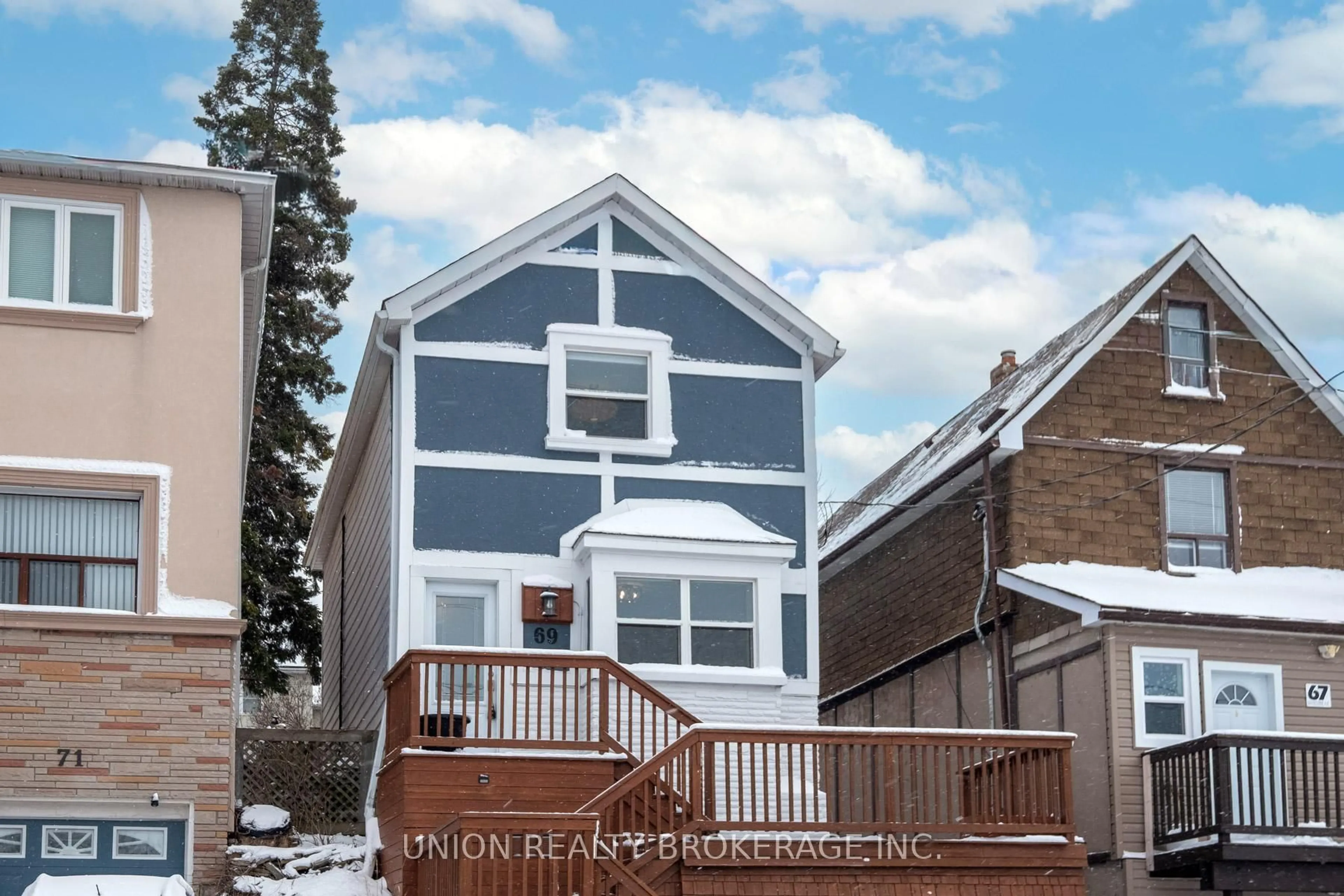 Home with vinyl exterior material, street for 69 Maybourne Ave, Toronto Ontario M1L 2W1