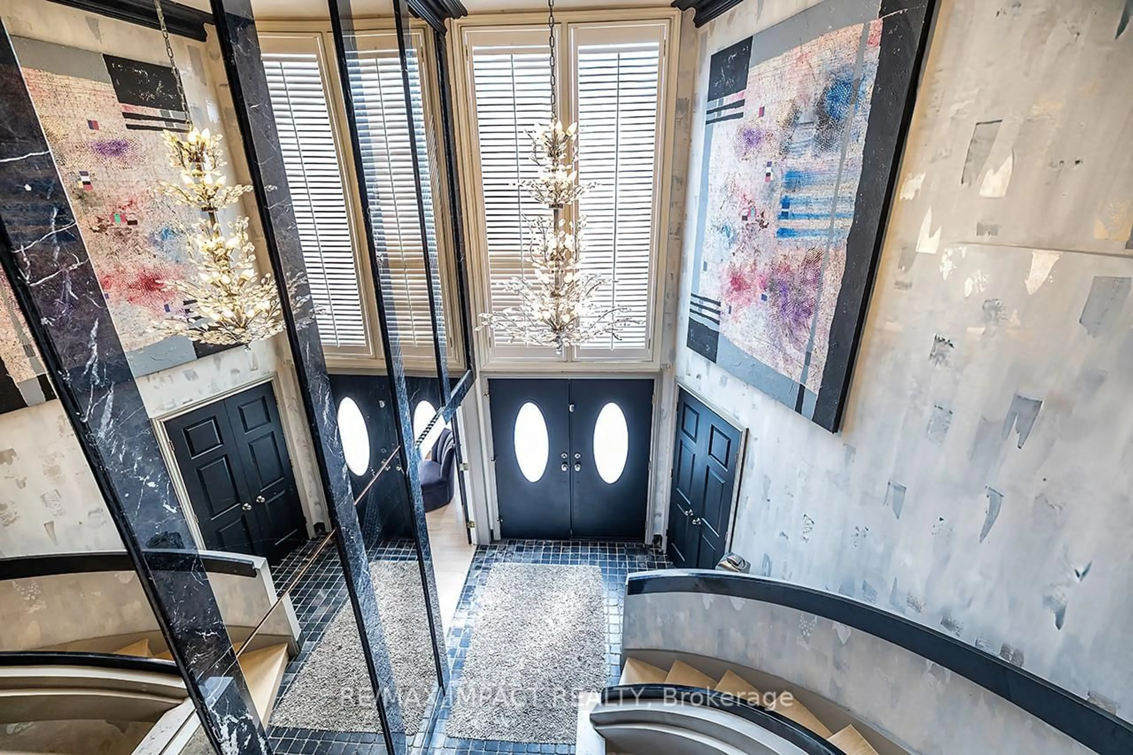 Indoor foyer for 1410 Manitou Dr, Oshawa Ontario L1G 7P7