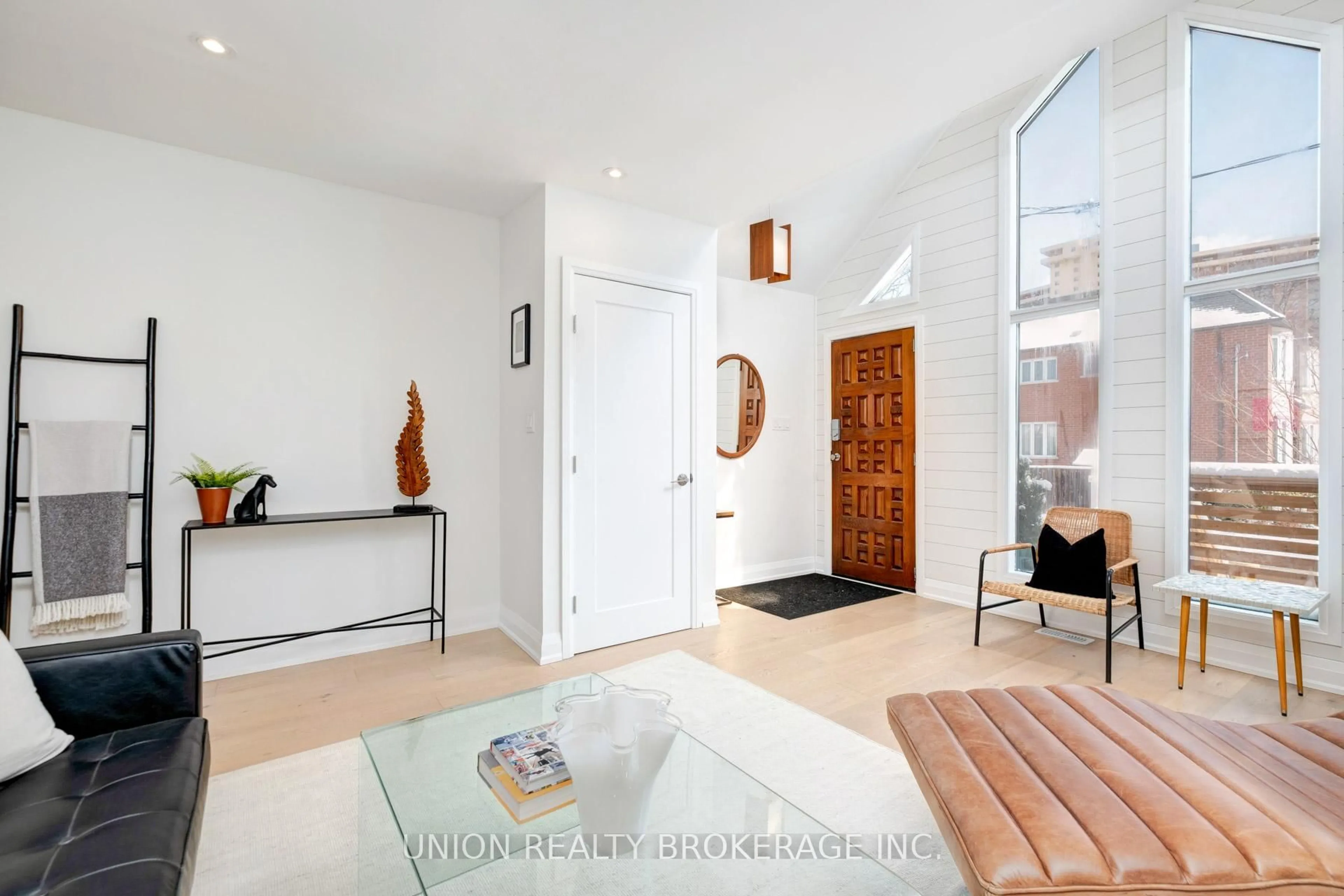 Indoor entryway for 8 Bryant Ave, Toronto Ontario M4C 5G8