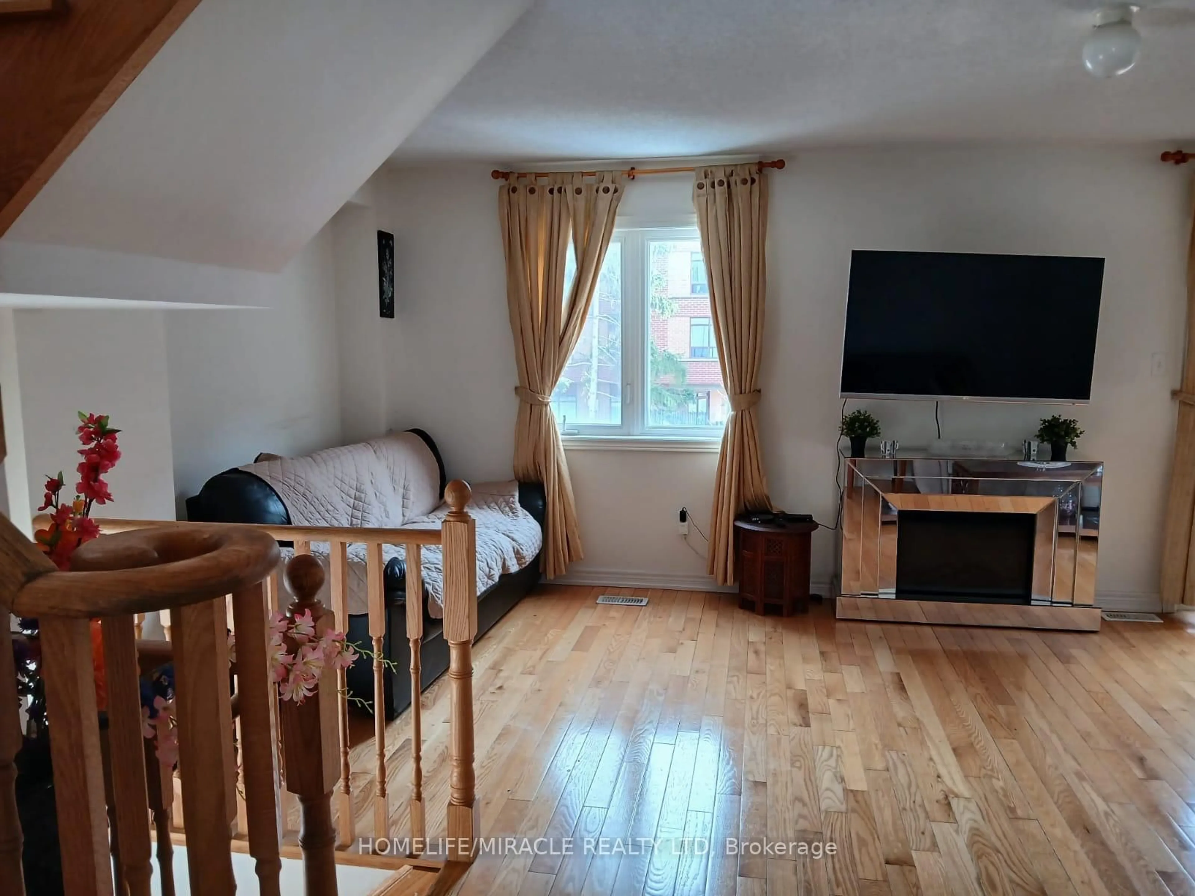 Living room with furniture, wood/laminate floor for 13 Vasto Lane, Toronto Ontario M1M 0C6