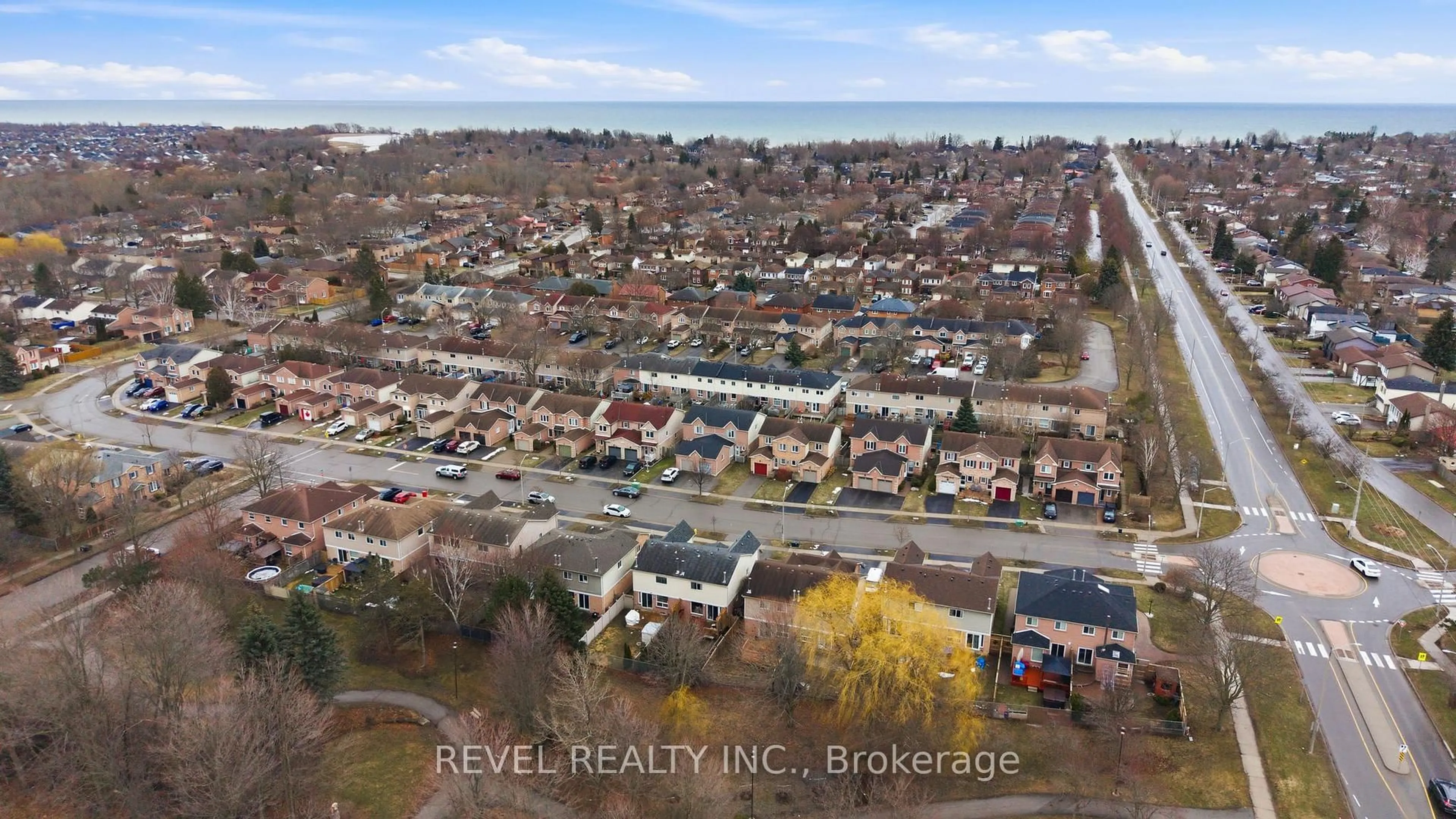 A pic from outside/outdoor area/front of a property/back of a property/a pic from drone, street for 13 Rollo Dr, Ajax Ontario L1S 7E7