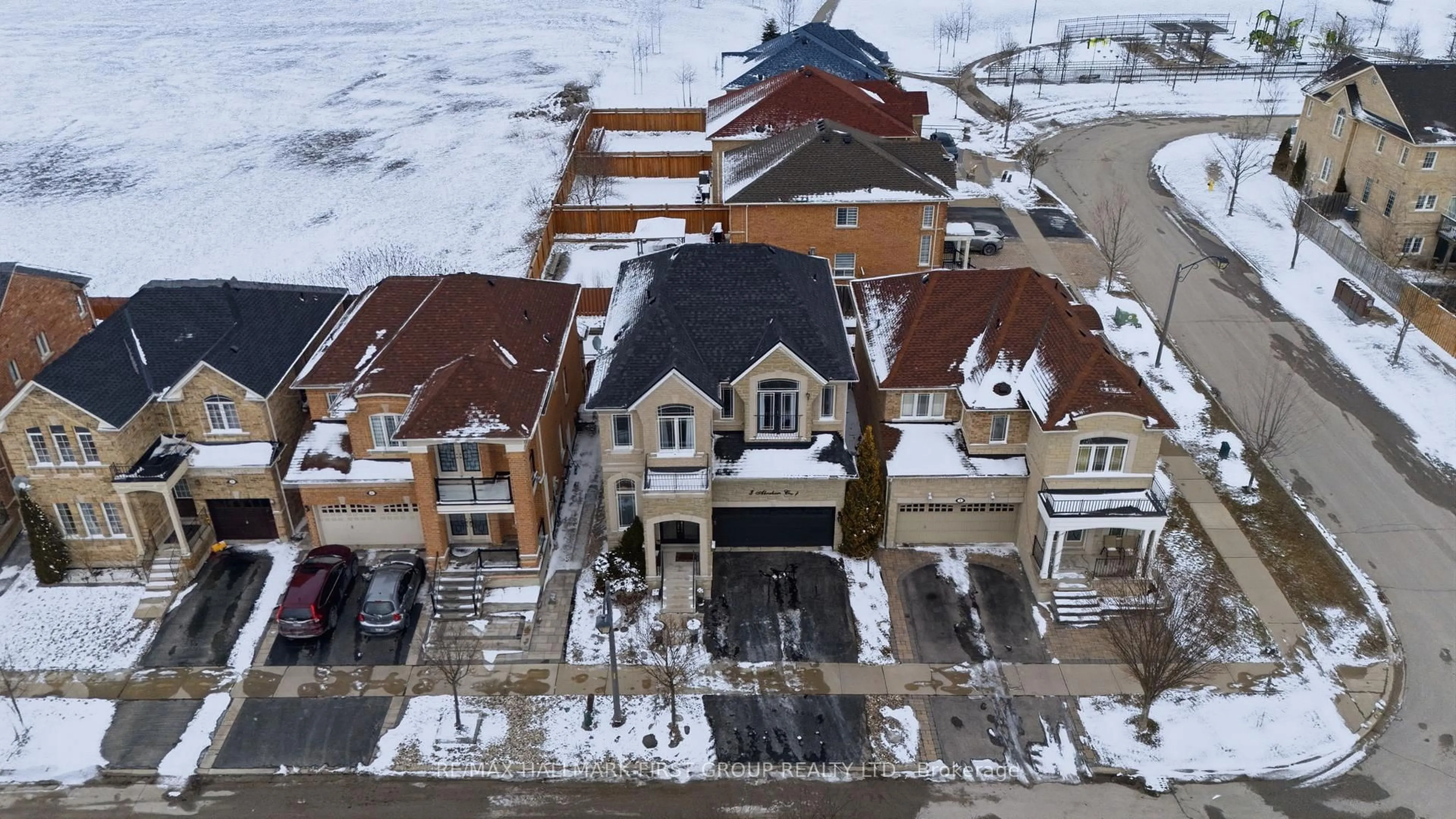 A pic from outside/outdoor area/front of a property/back of a property/a pic from drone, street for 3 Abraham Crt, Ajax Ontario L1Z 0A9