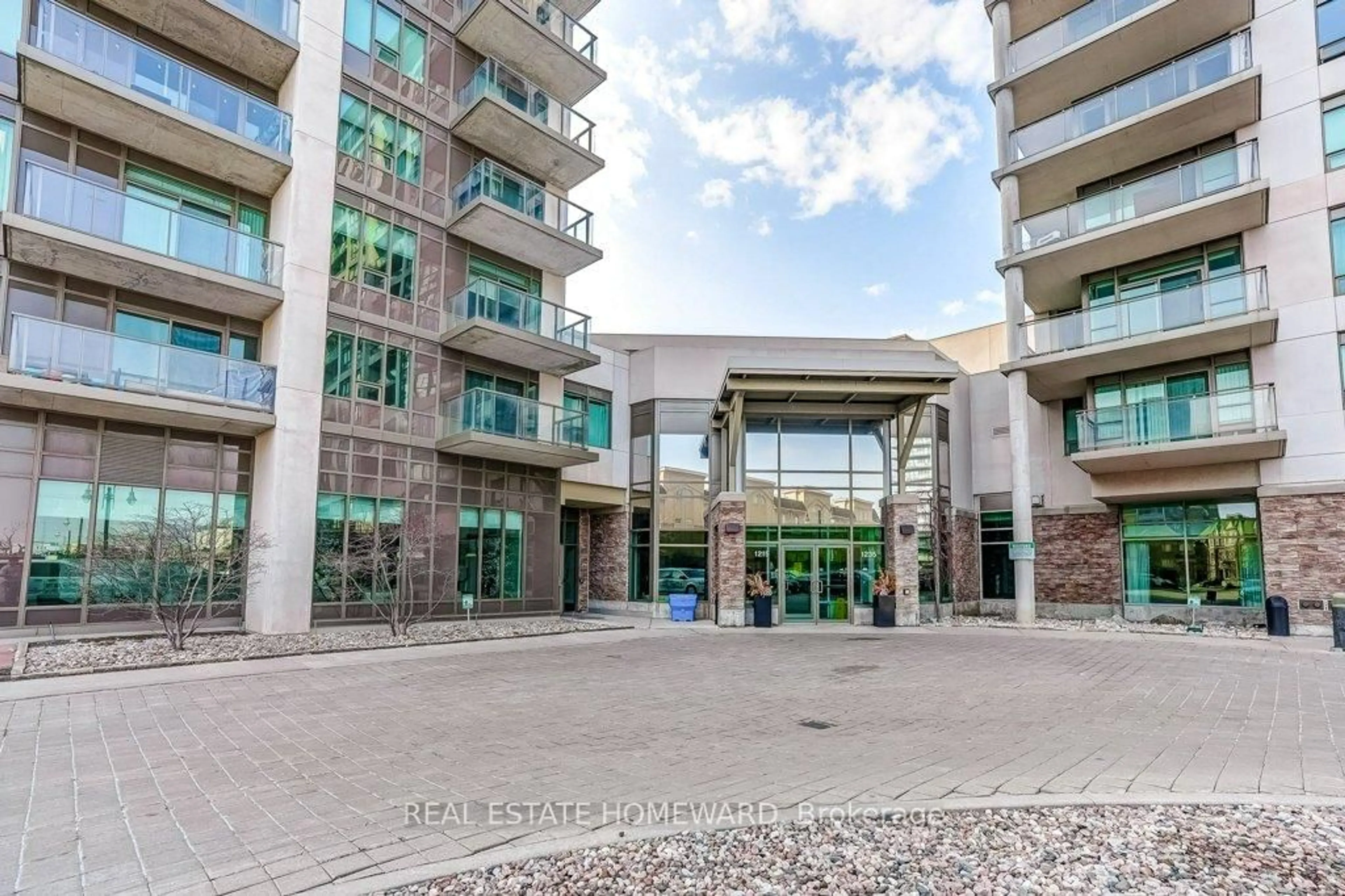 Indoor foyer for 1215 Bayly St #501, Pickering Ontario L1W 0B4