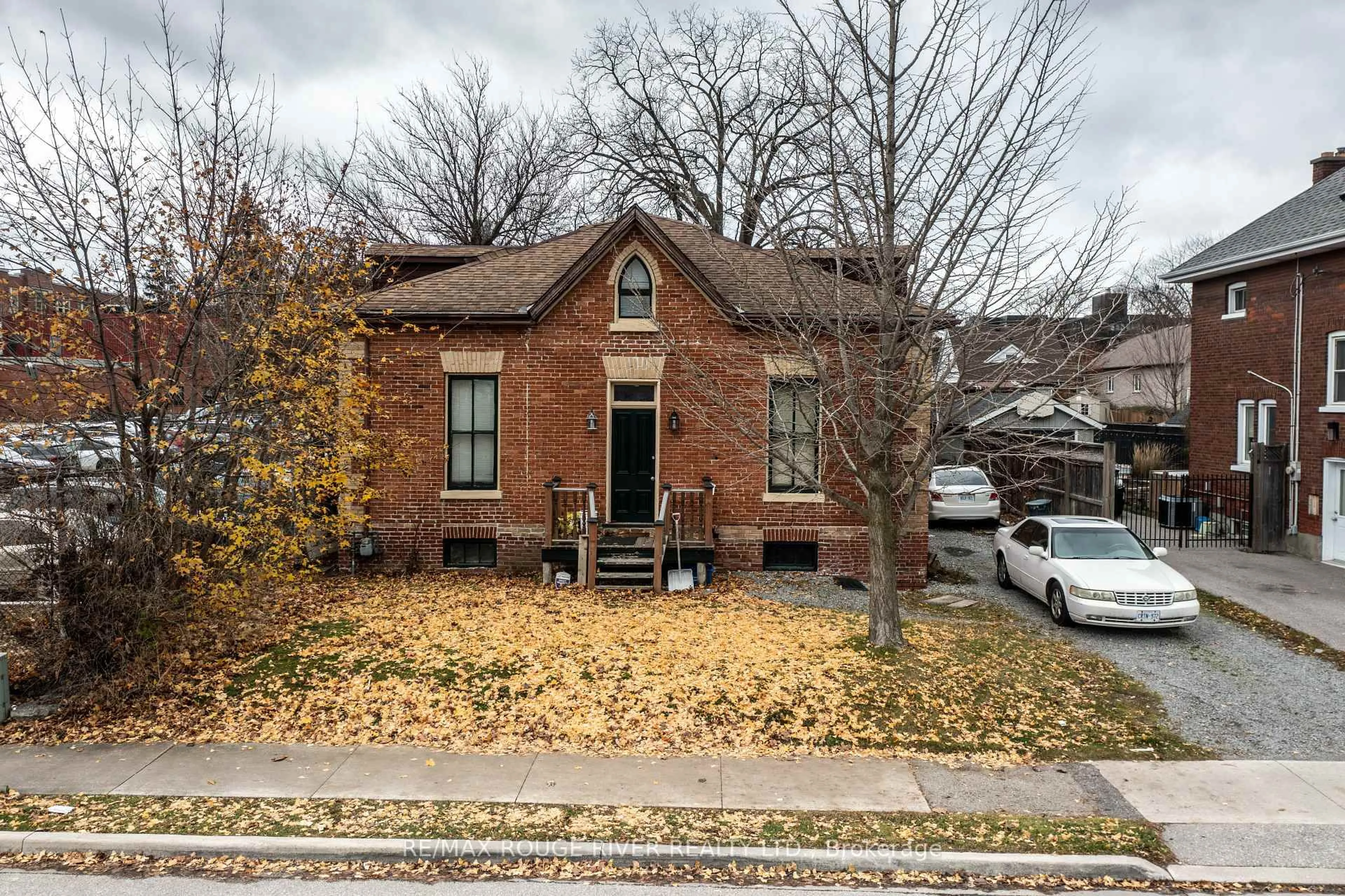 Home with brick exterior material, street for 342 Mary St, Oshawa Ontario L1G 5C8