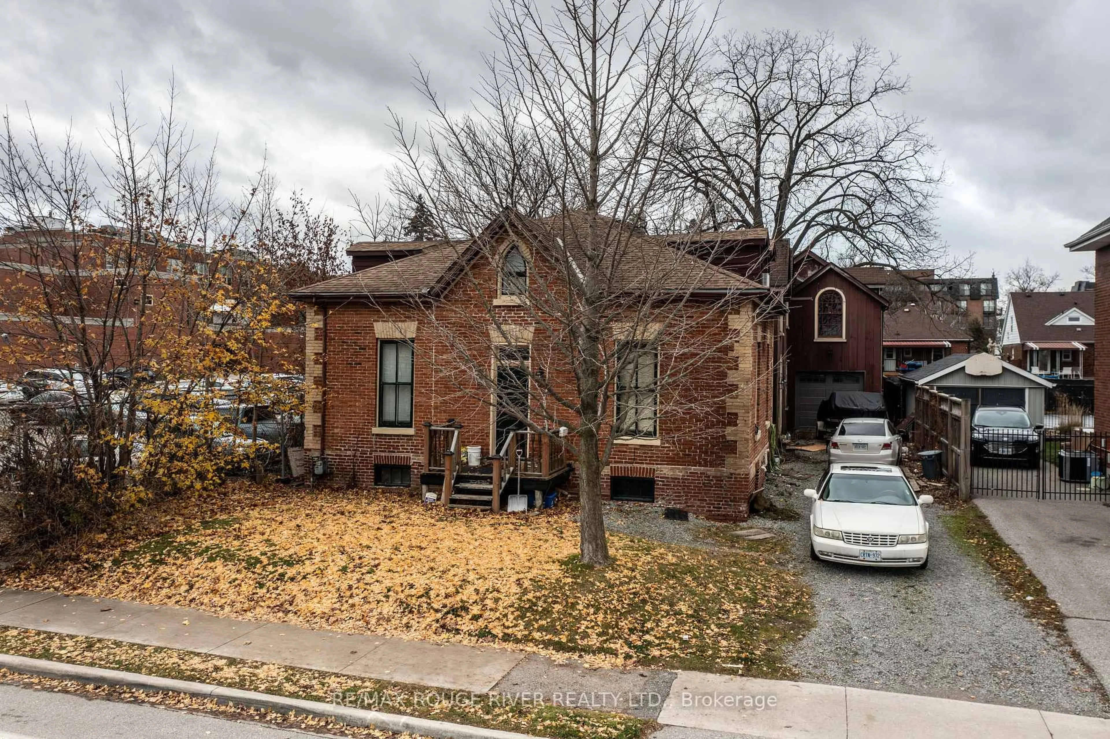 Home with brick exterior material, street for 342 Mary St, Oshawa Ontario L1G 5C8