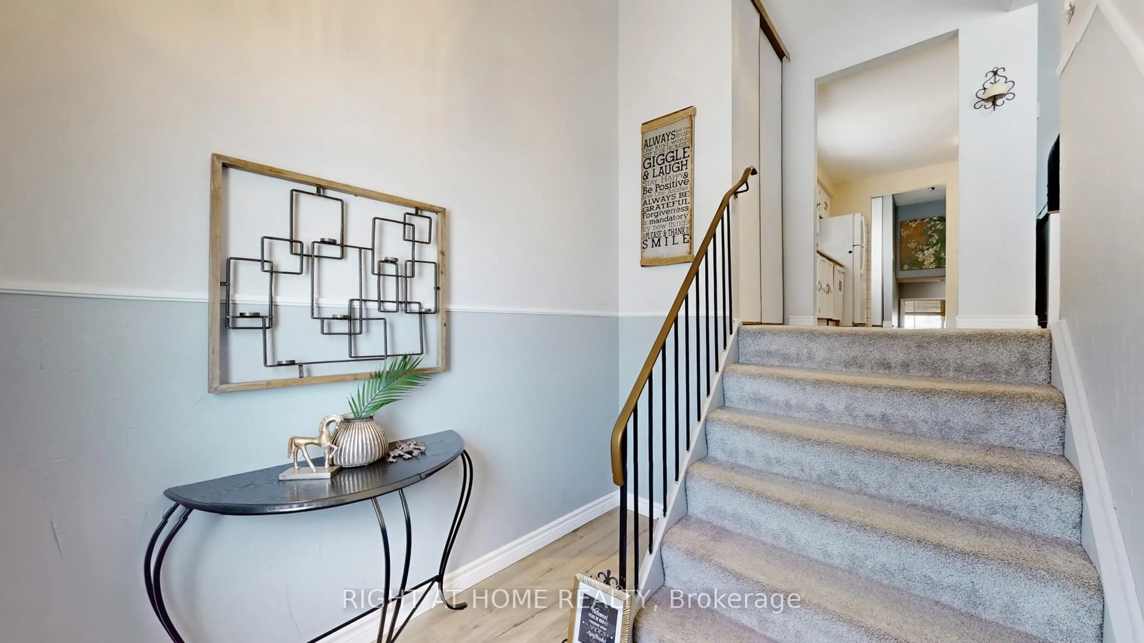 Indoor entryway for 1265 Sunnybrae Cres, Oshawa Ontario L1H 8E2