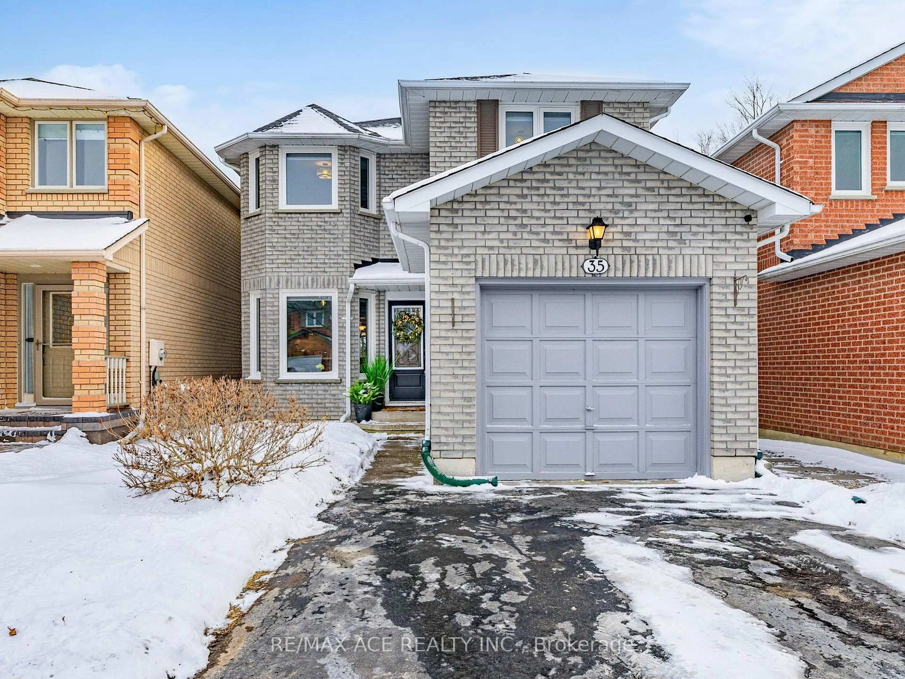 Home with brick exterior material, street for 35 Stagemaster Cres, Clarington Ontario L1E 2Y7