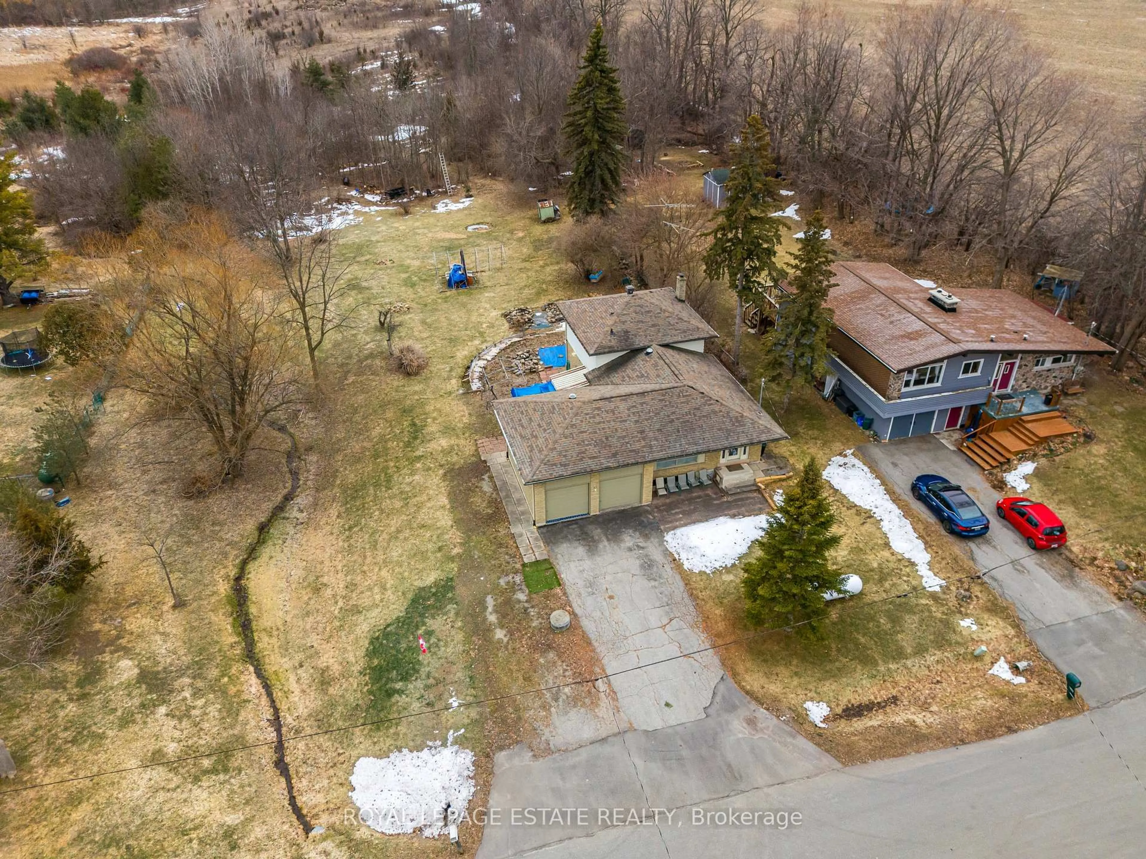 A pic from outside/outdoor area/front of a property/back of a property/a pic from drone, street for 2 Jomar Ave, Pickering Ontario L1V 2P9