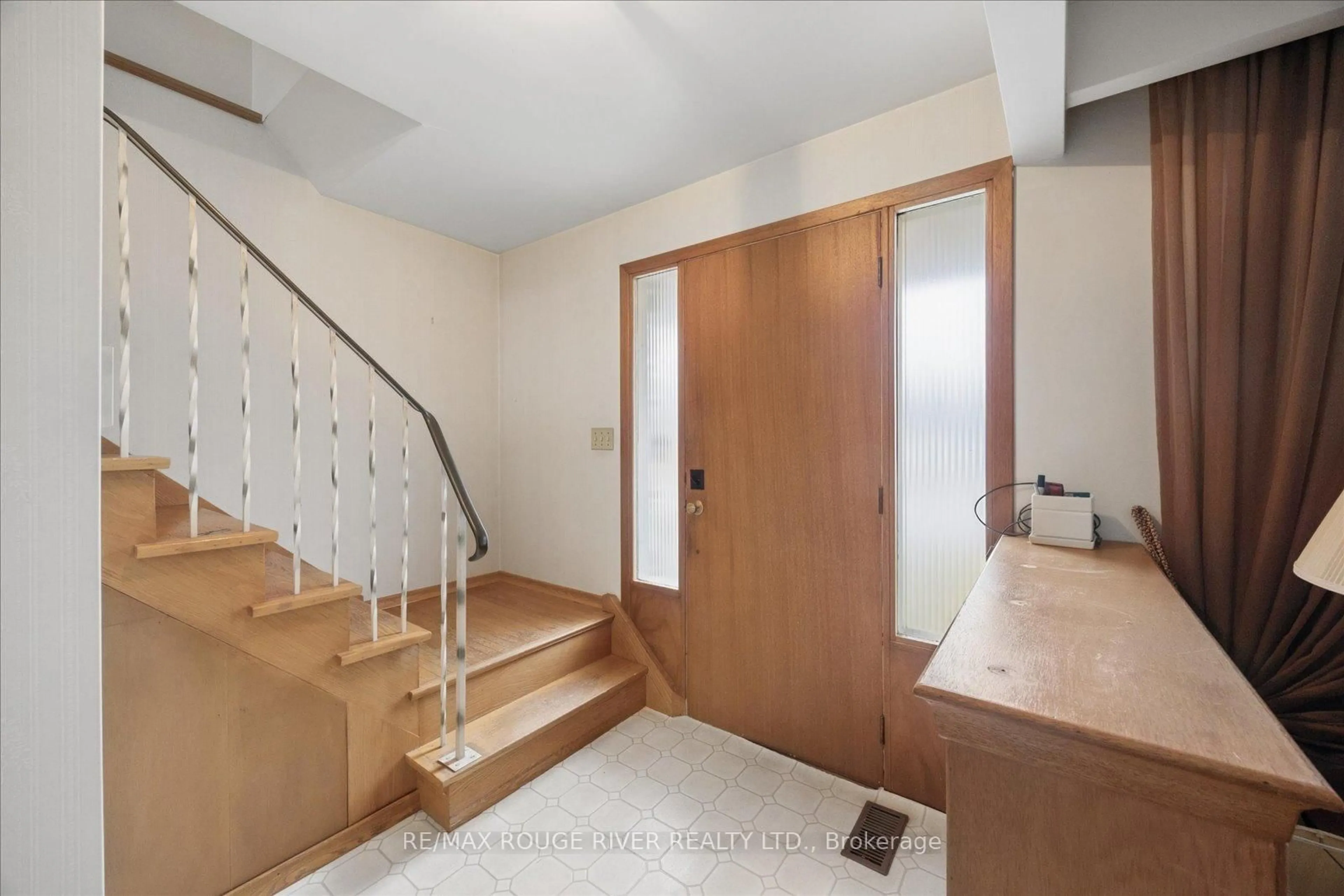 Unknown for 865 Regent Dr, Oshawa Ontario L1G 1J2