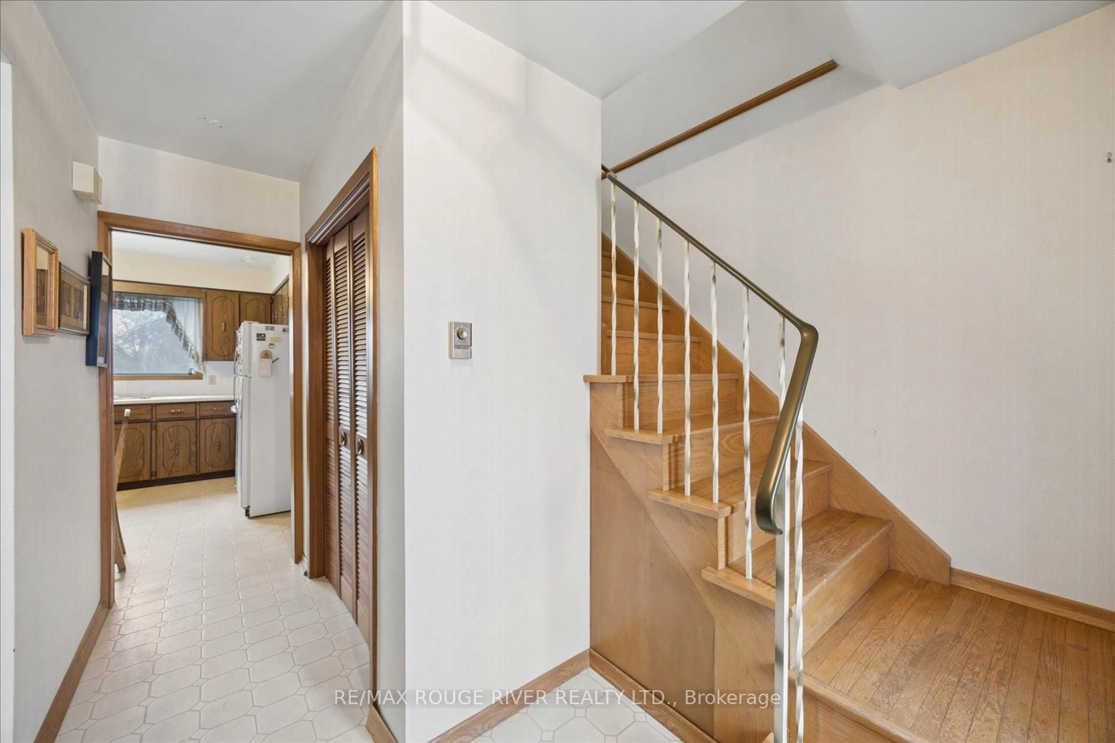 Unknown for 865 Regent Dr, Oshawa Ontario L1G 1J2