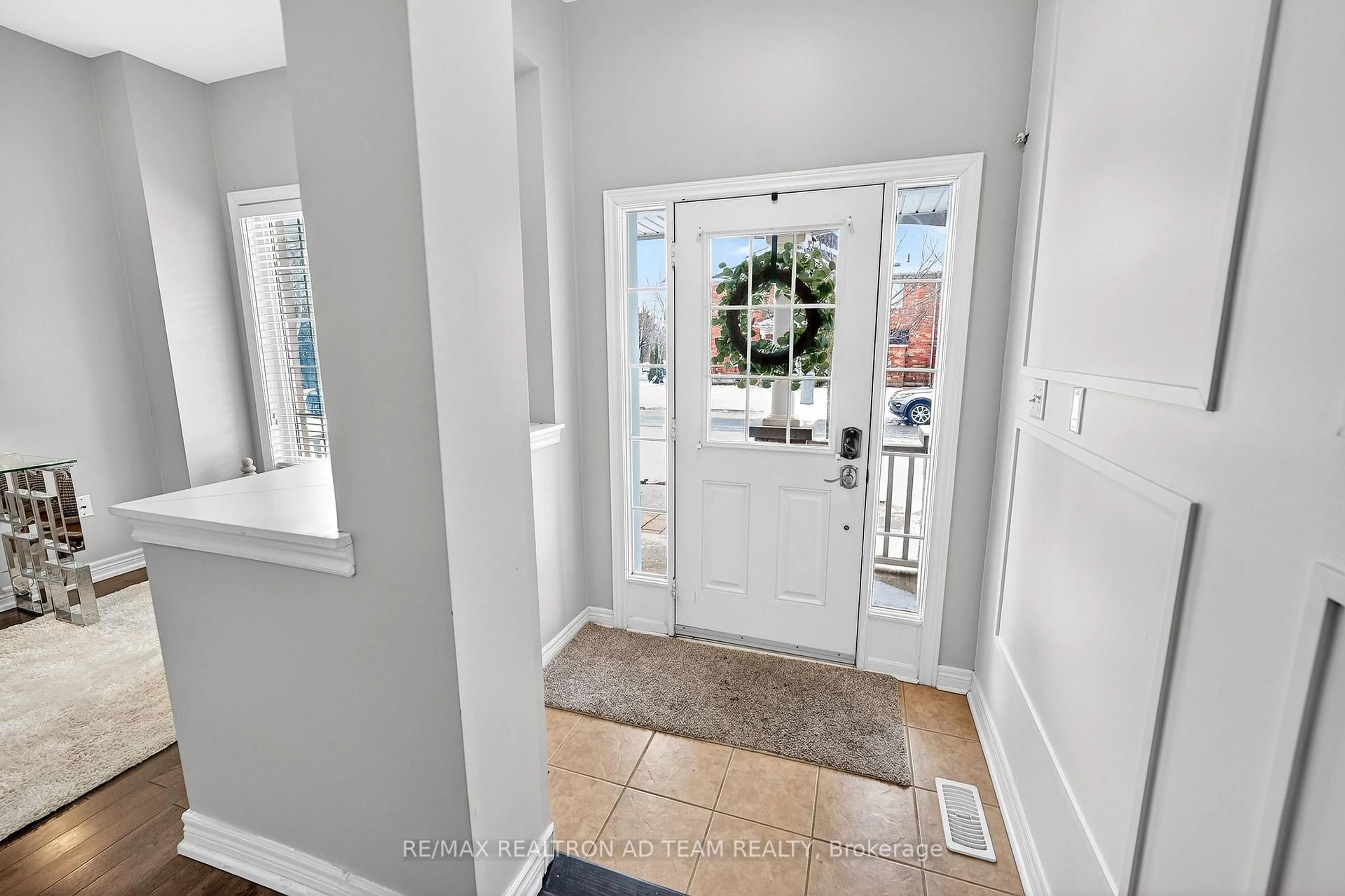 Indoor entryway for 33 Wilsongary Circ, Ajax Ontario L1T 0G6