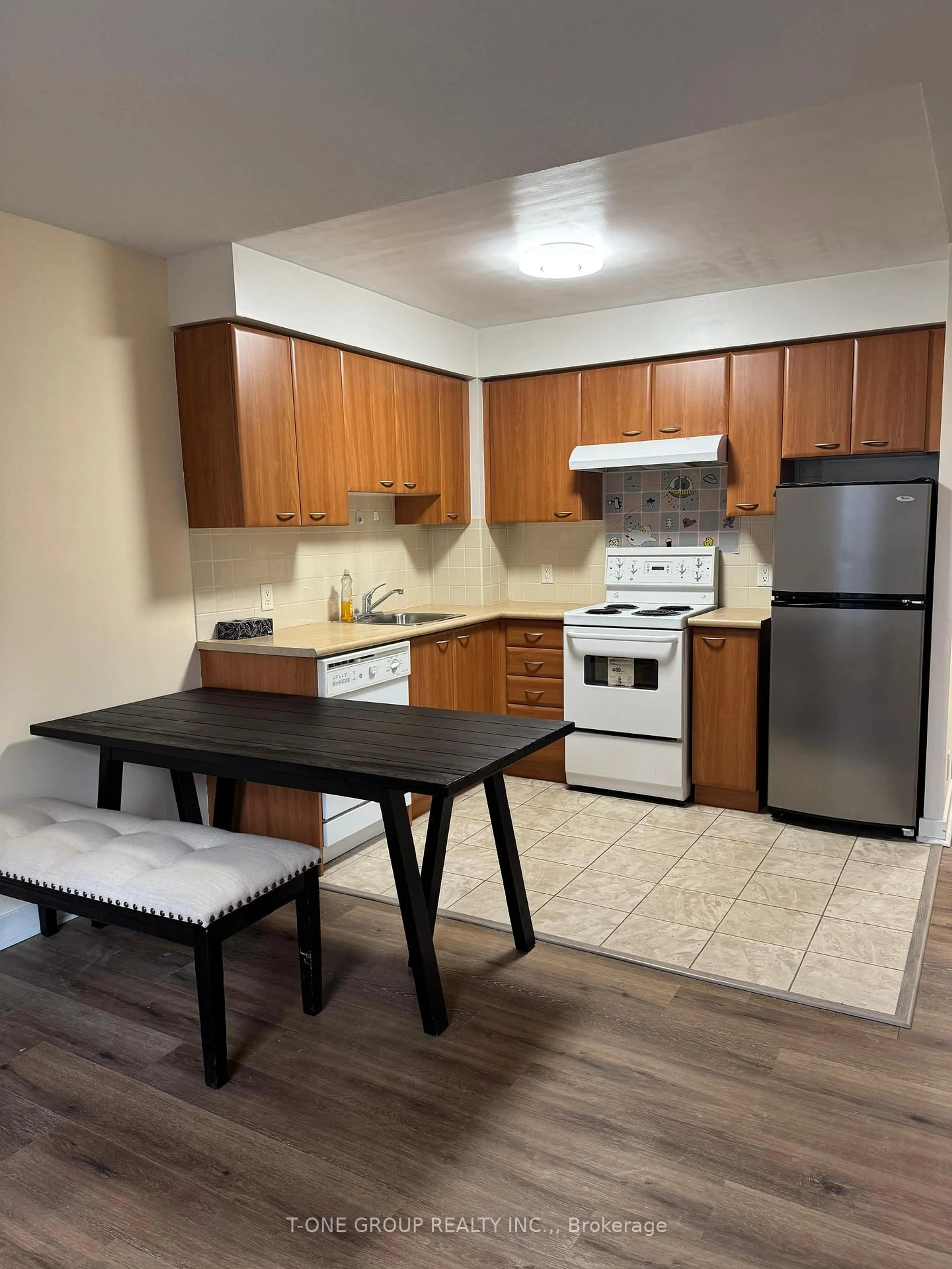 Standard kitchen, unknown for 38 Lee Centre Dr #1111, Toronto Ontario M1H 3J7