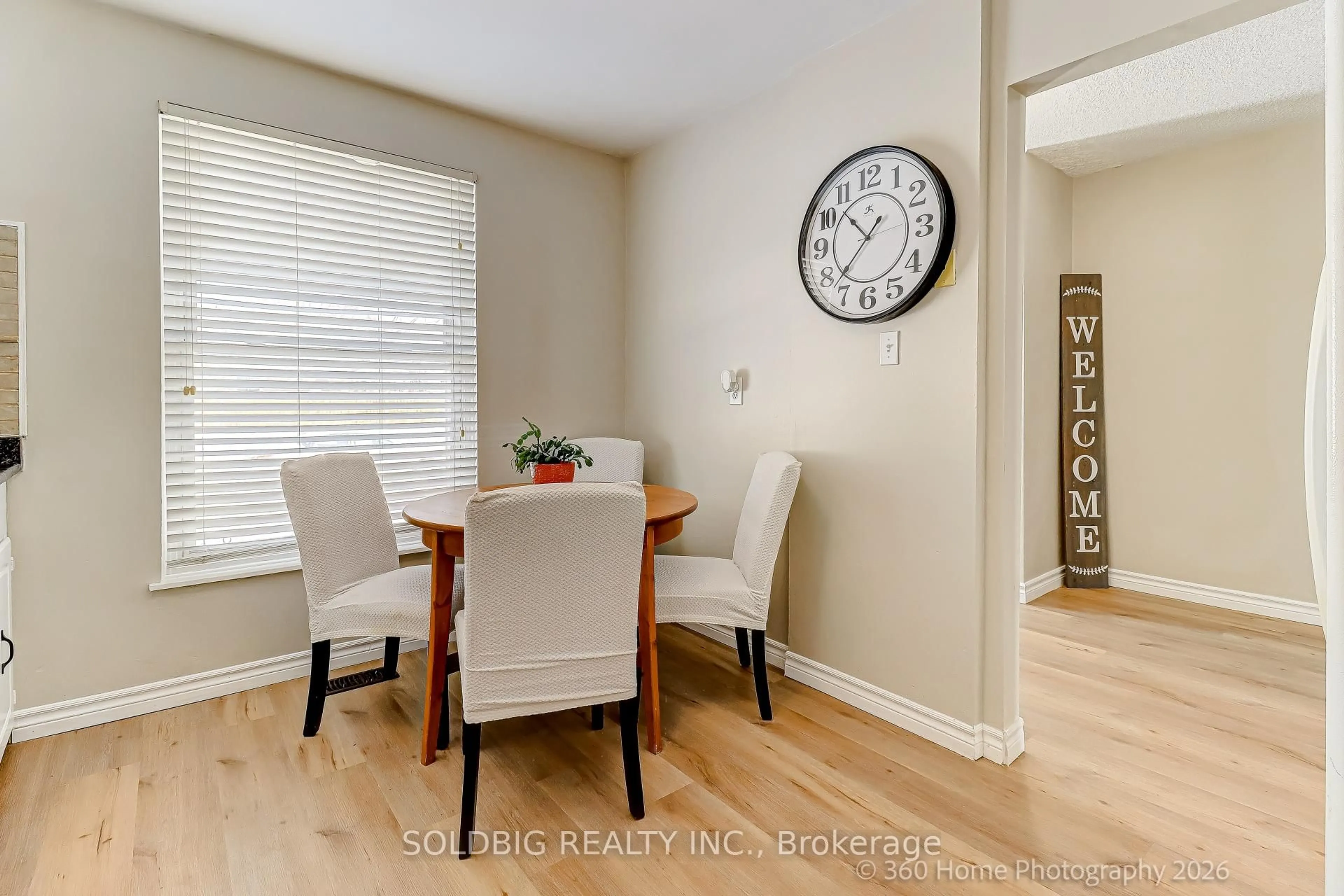 Dining room, wood/laminate floor for 9 Loscombe Dr, Clarington Ontario L1C 3S8