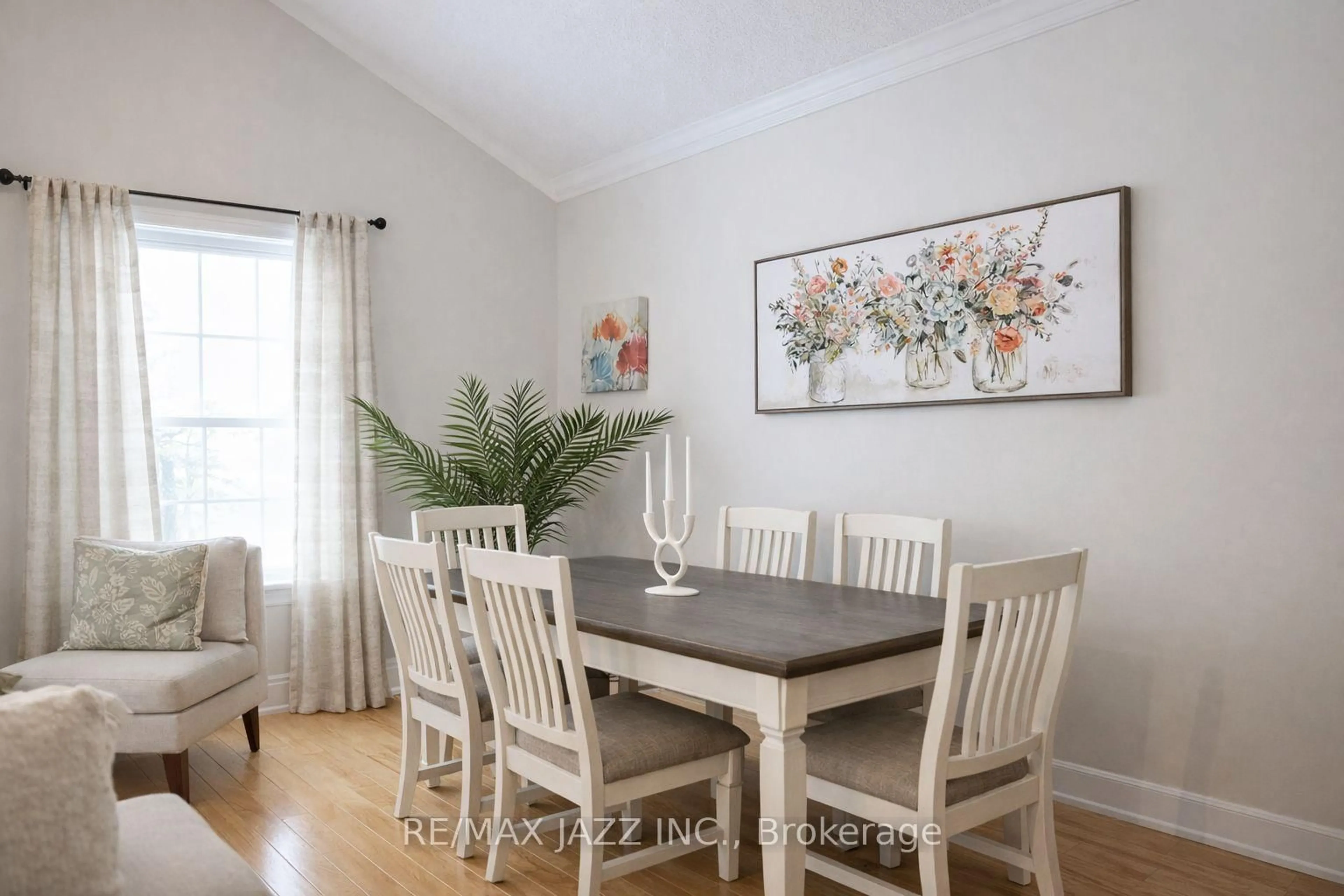Dining room, wood/laminate floor for 1086 Somerville St, Oshawa Ontario L1G 4K5