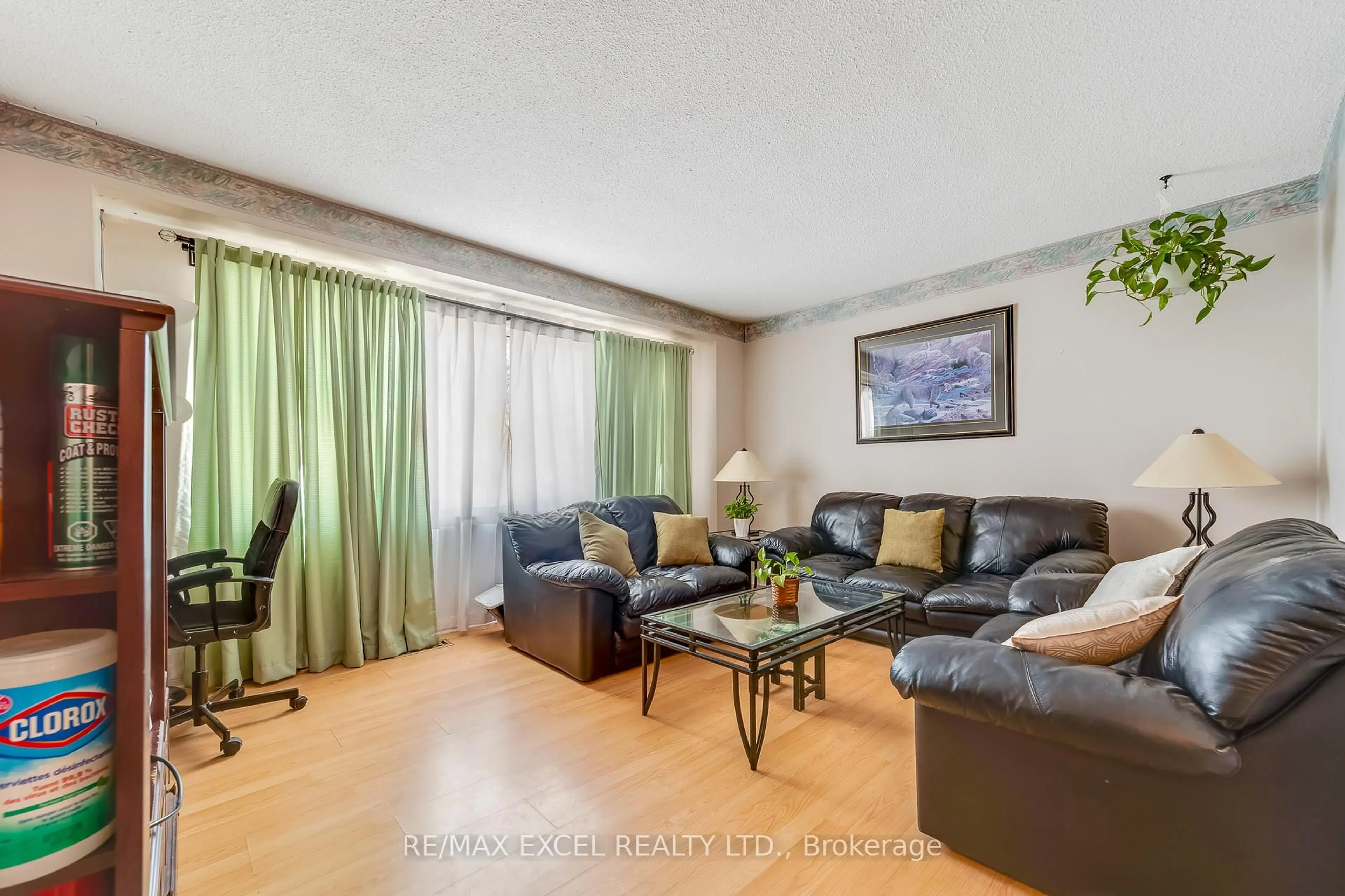 Living room with furniture, wood/laminate floor for 93 Bradstone Sq, Toronto Ontario M1B 1W1
