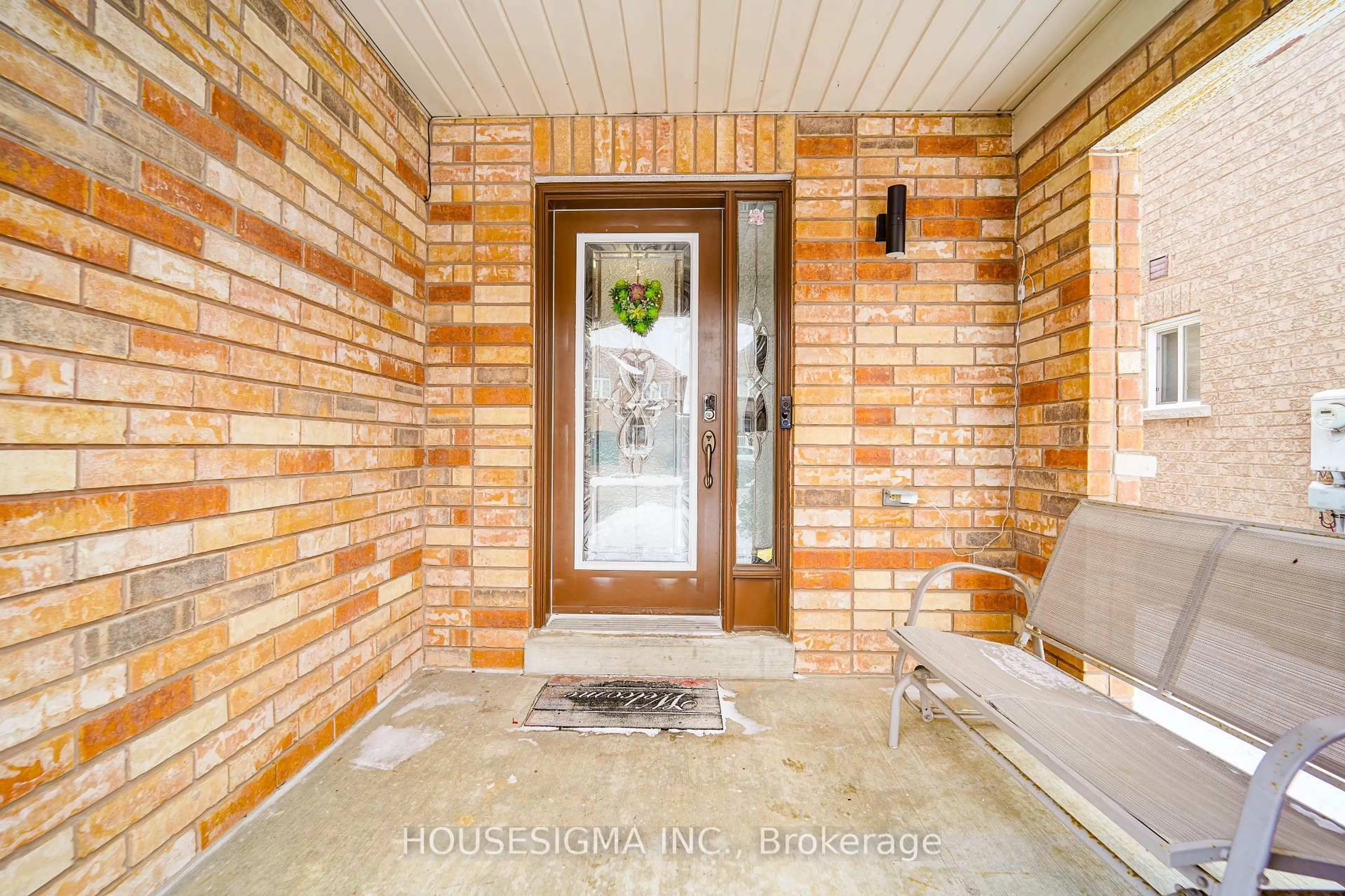 Indoor entryway for 49 Mount Pleasant Ave, Whitby Ontario L1N 0E1