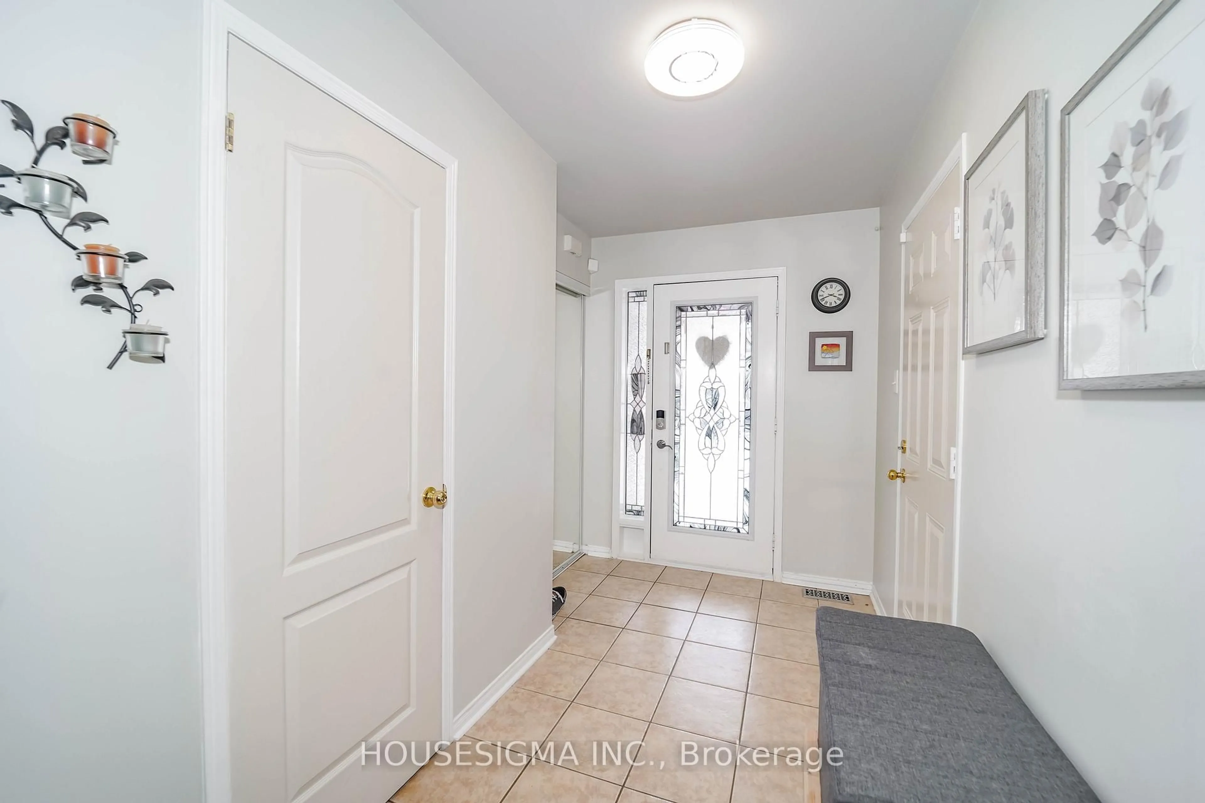 Indoor entryway for 49 Mount Pleasant Ave, Whitby Ontario L1N 0E1