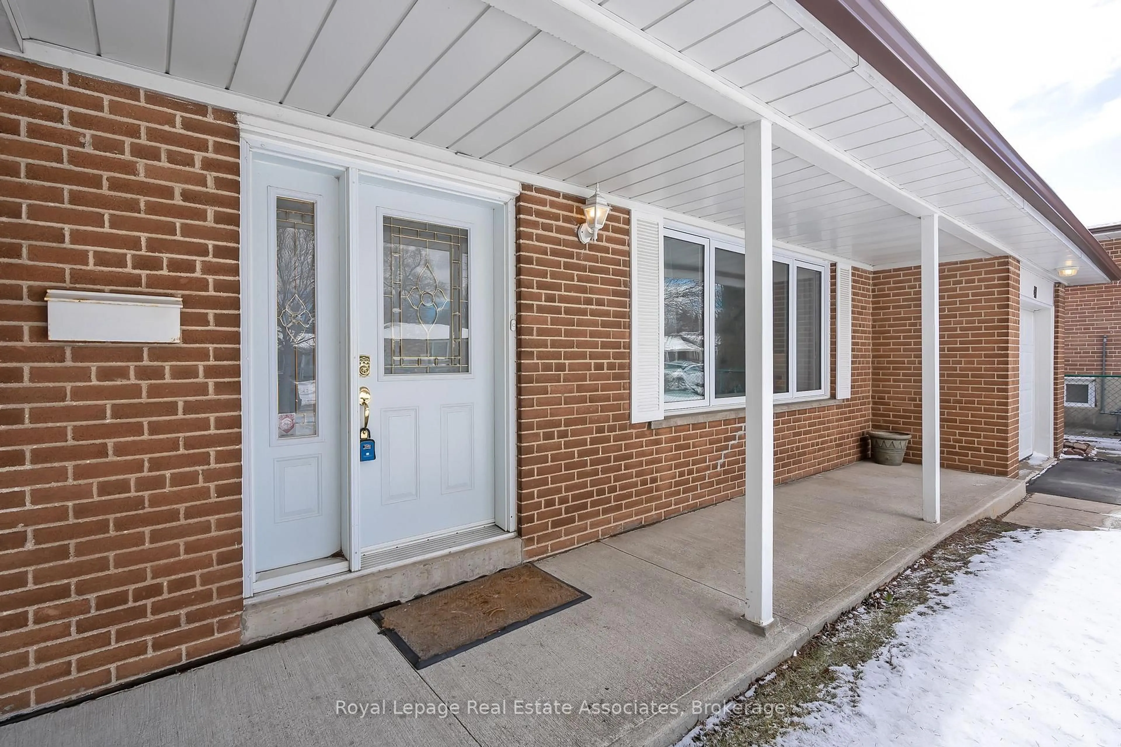 Indoor entryway for 41 Sedgemount Dr, Toronto Ontario M1H 1X4