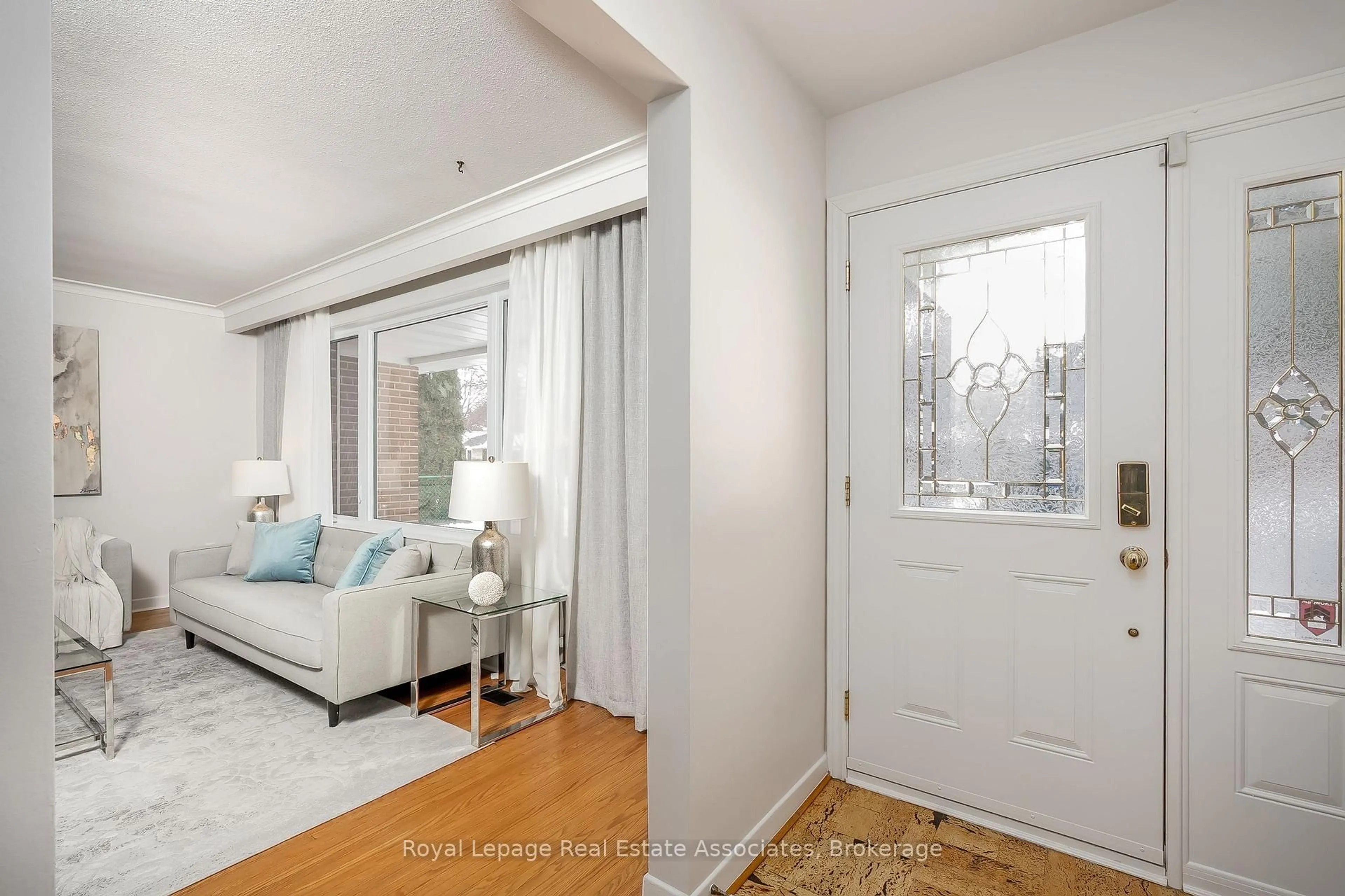 Indoor entryway for 41 Sedgemount Dr, Toronto Ontario M1H 1X4