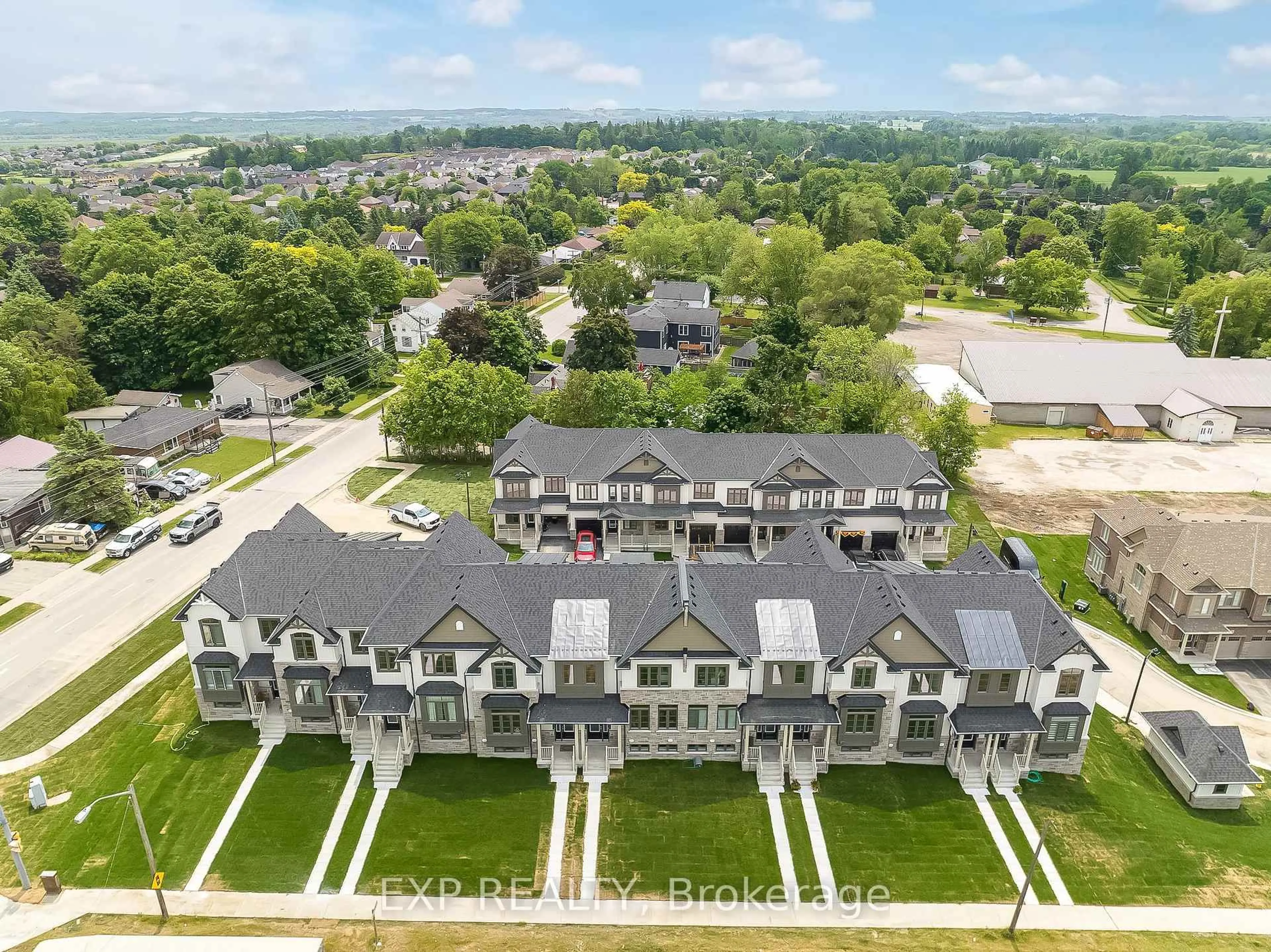 A pic from outside/outdoor area/front of a property/back of a property/a pic from drone, unknown for 31 Shand Lane, Scugog Ontario L9L 0C7