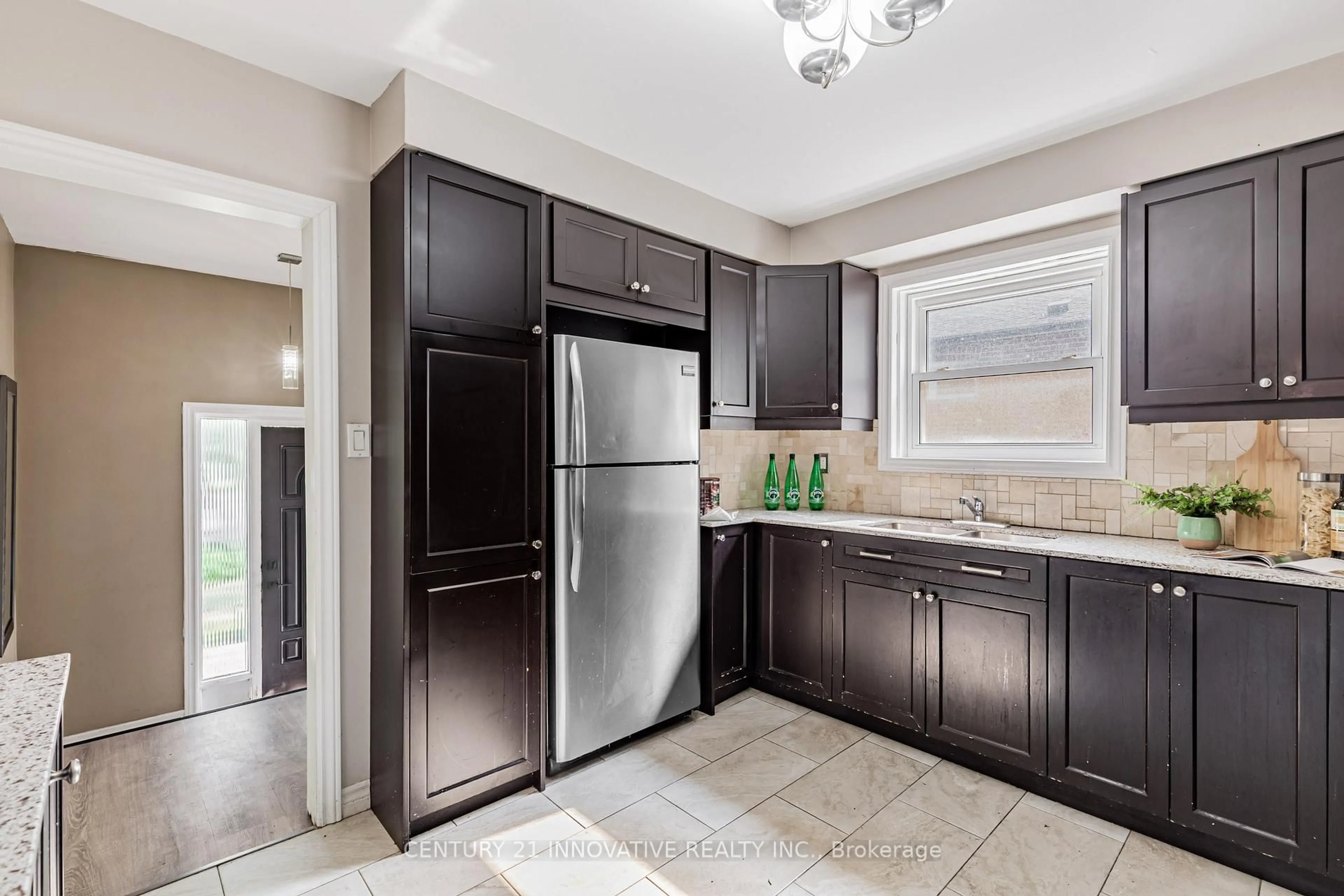 Standard kitchen, ceramic/tile floor for 64 Dale Ave, Toronto Ontario M1J 3J5