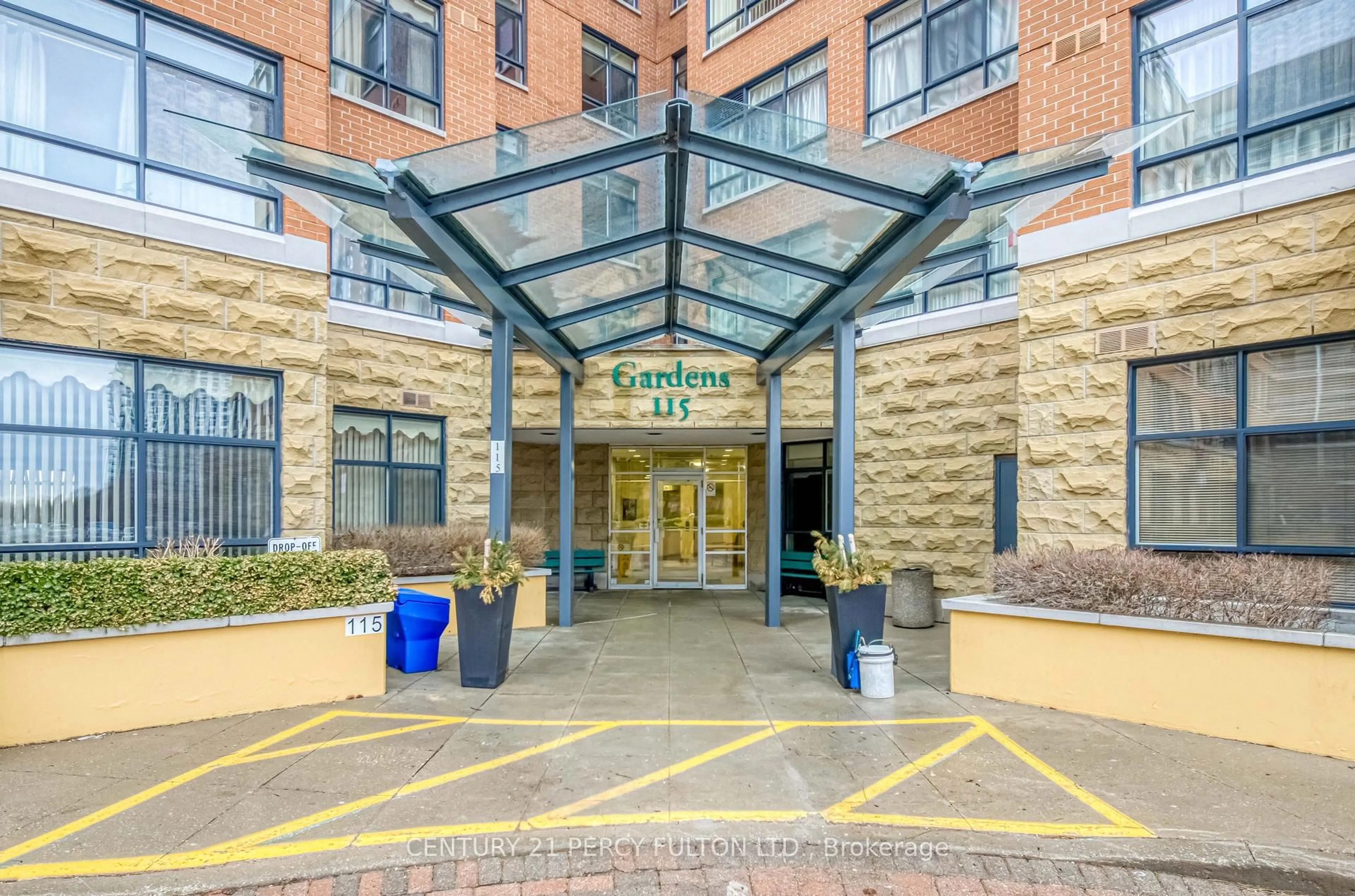 Indoor foyer for 115 Bonis Ave #208, Toronto Ontario M1T 3S4