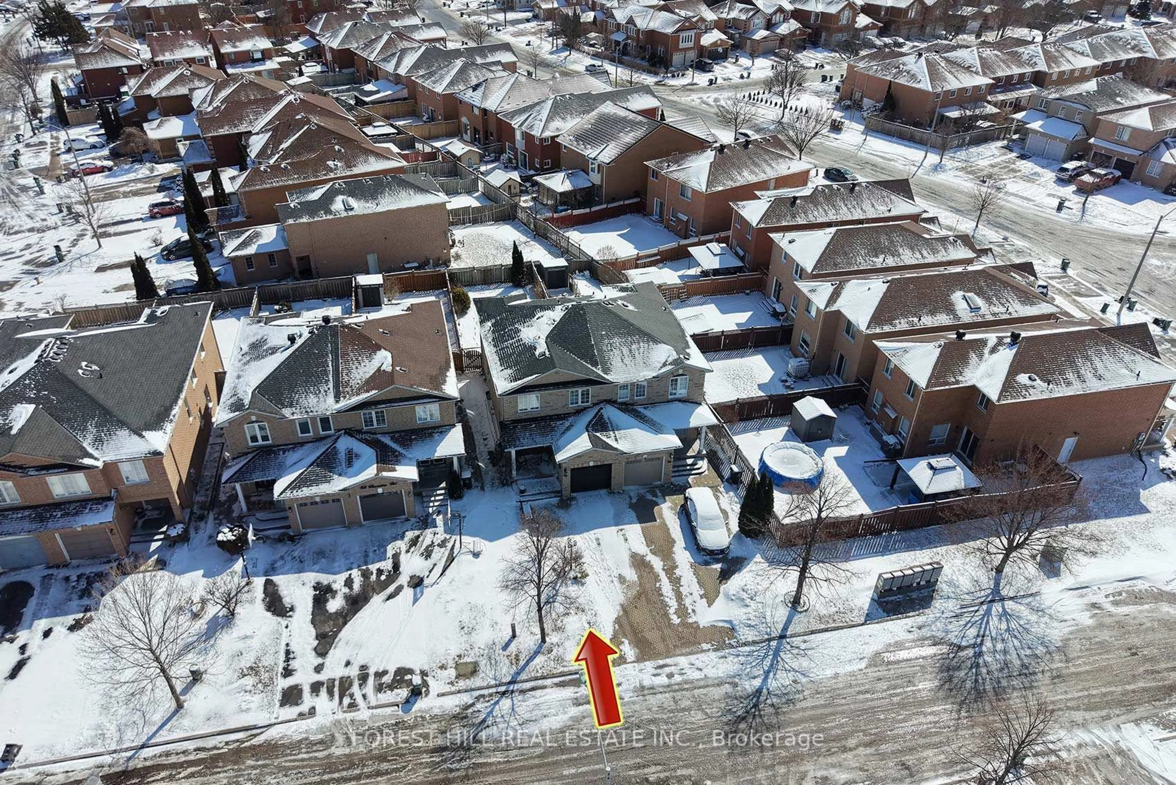 A pic from outside/outdoor area/front of a property/back of a property/a pic from drone, street for 70 Havenlea Rd, Toronto Ontario M1X 1T2
