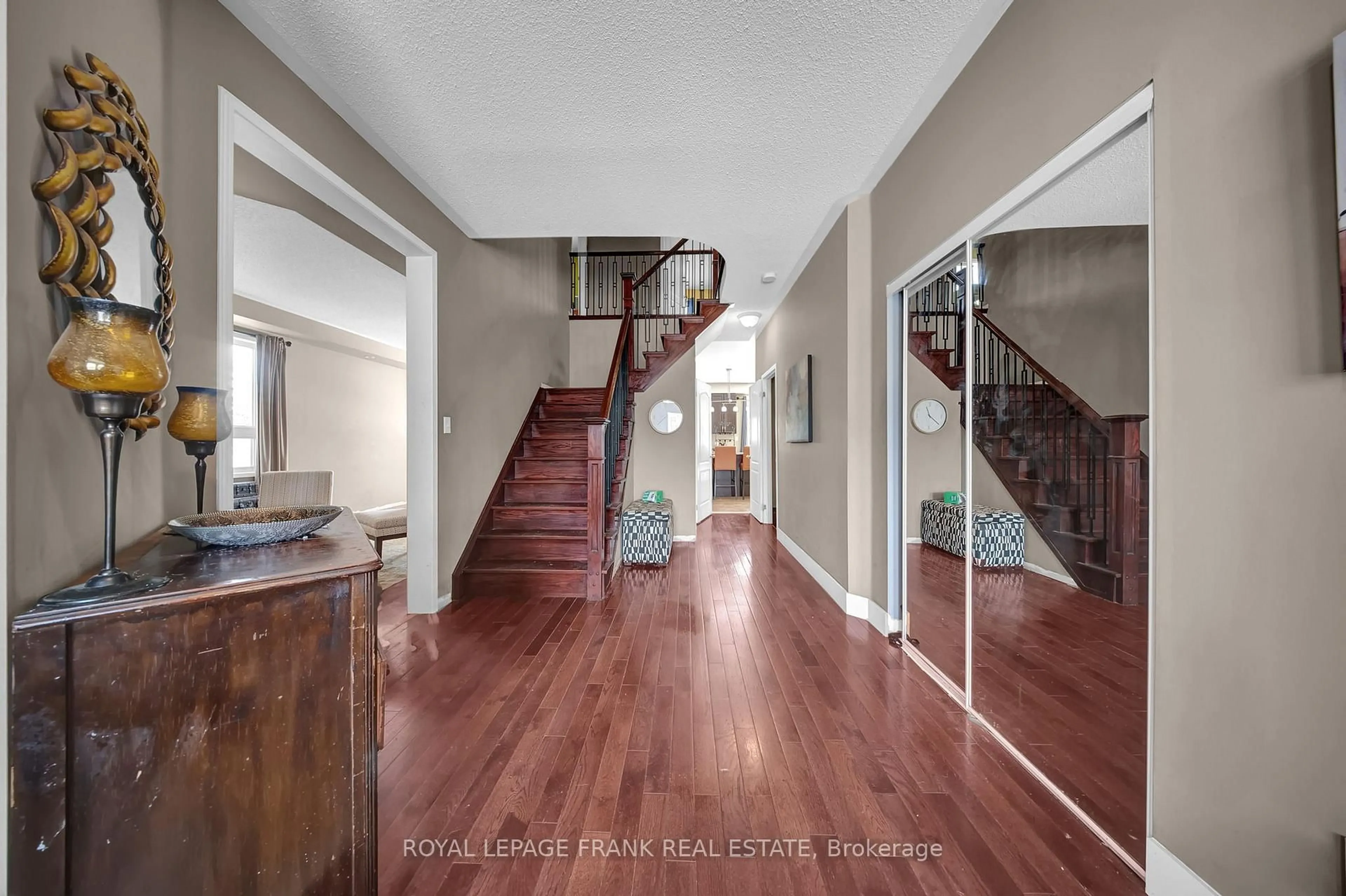 Indoor entryway for 2300 Bridle Rd, Oshawa Ontario L1L 0A1