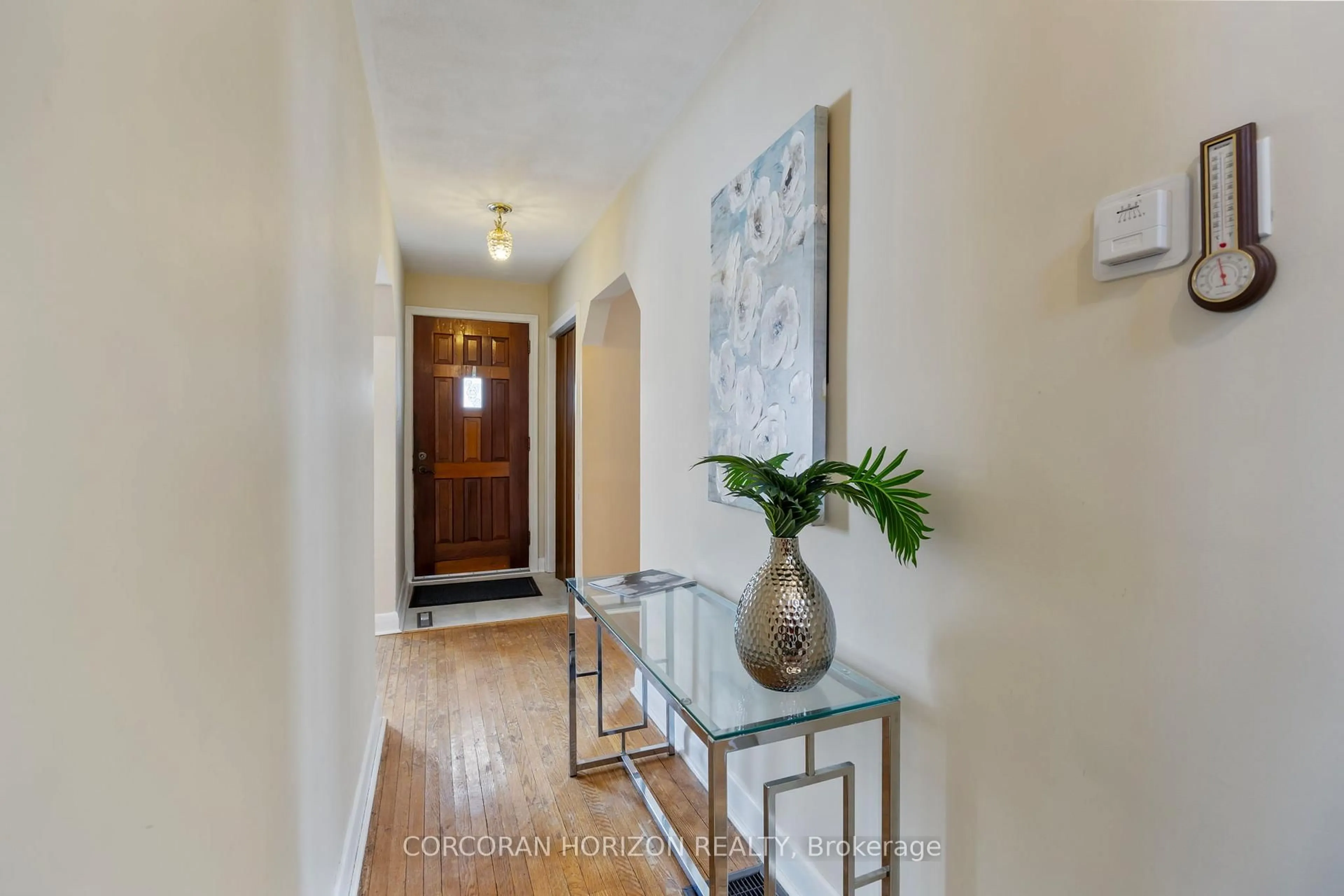 Indoor entryway for 20 Robertsfield Cres, Toronto Ontario M1R 2X2
