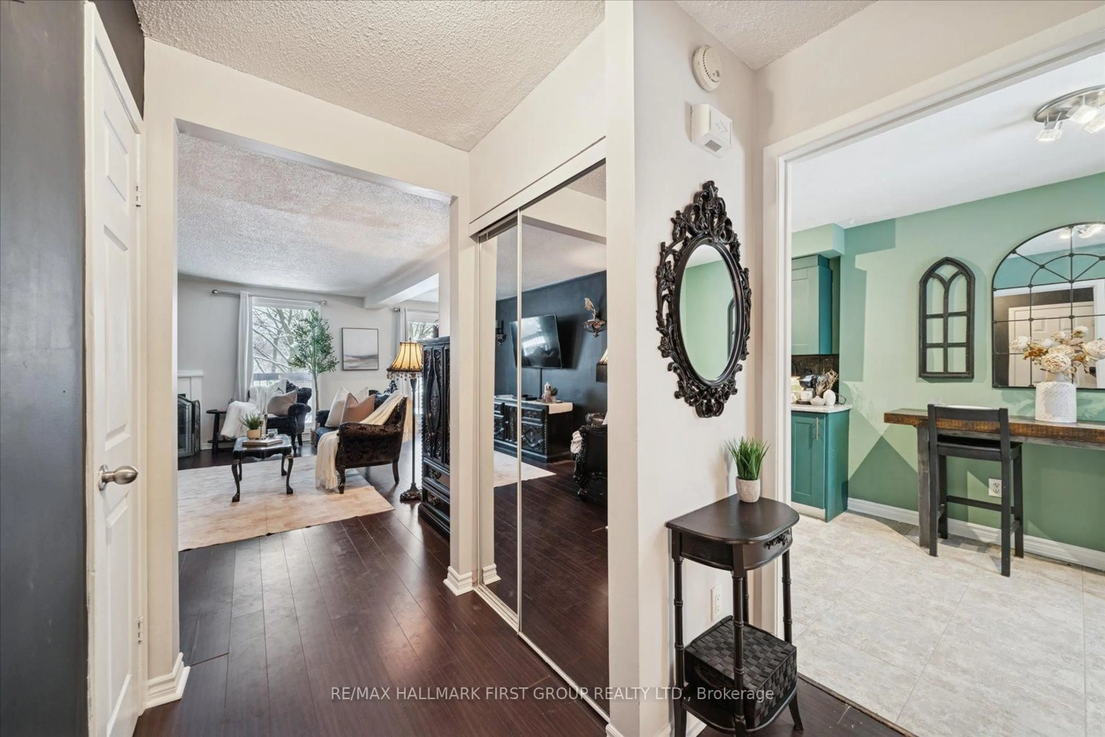 Indoor entryway for 1360 Glenanna Rd #10A, Pickering Ontario L1V 2T5