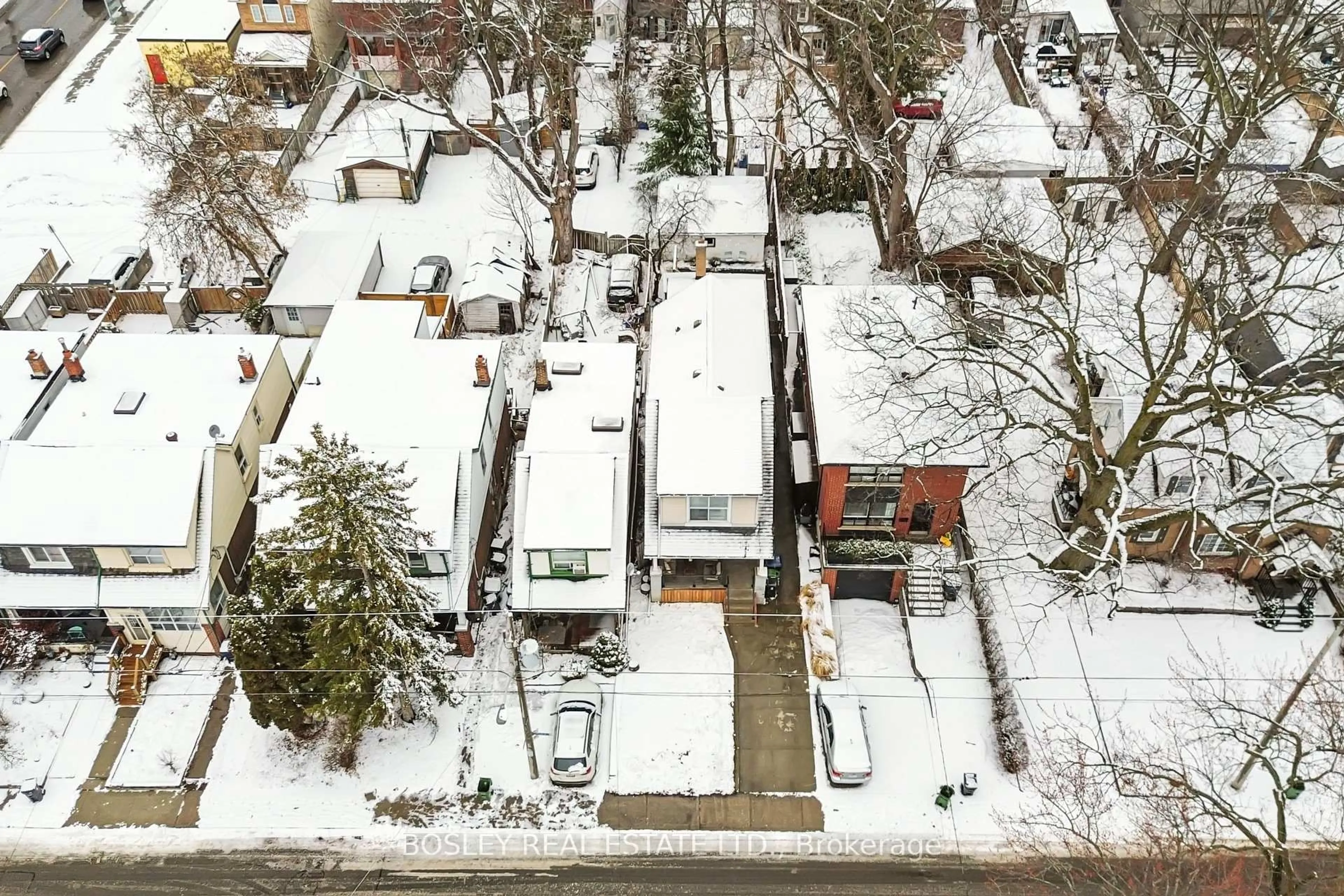 A pic from outside/outdoor area/front of a property/back of a property/a pic from drone, street for 231 Chisholm Ave, Toronto Ontario M4C 4V9
