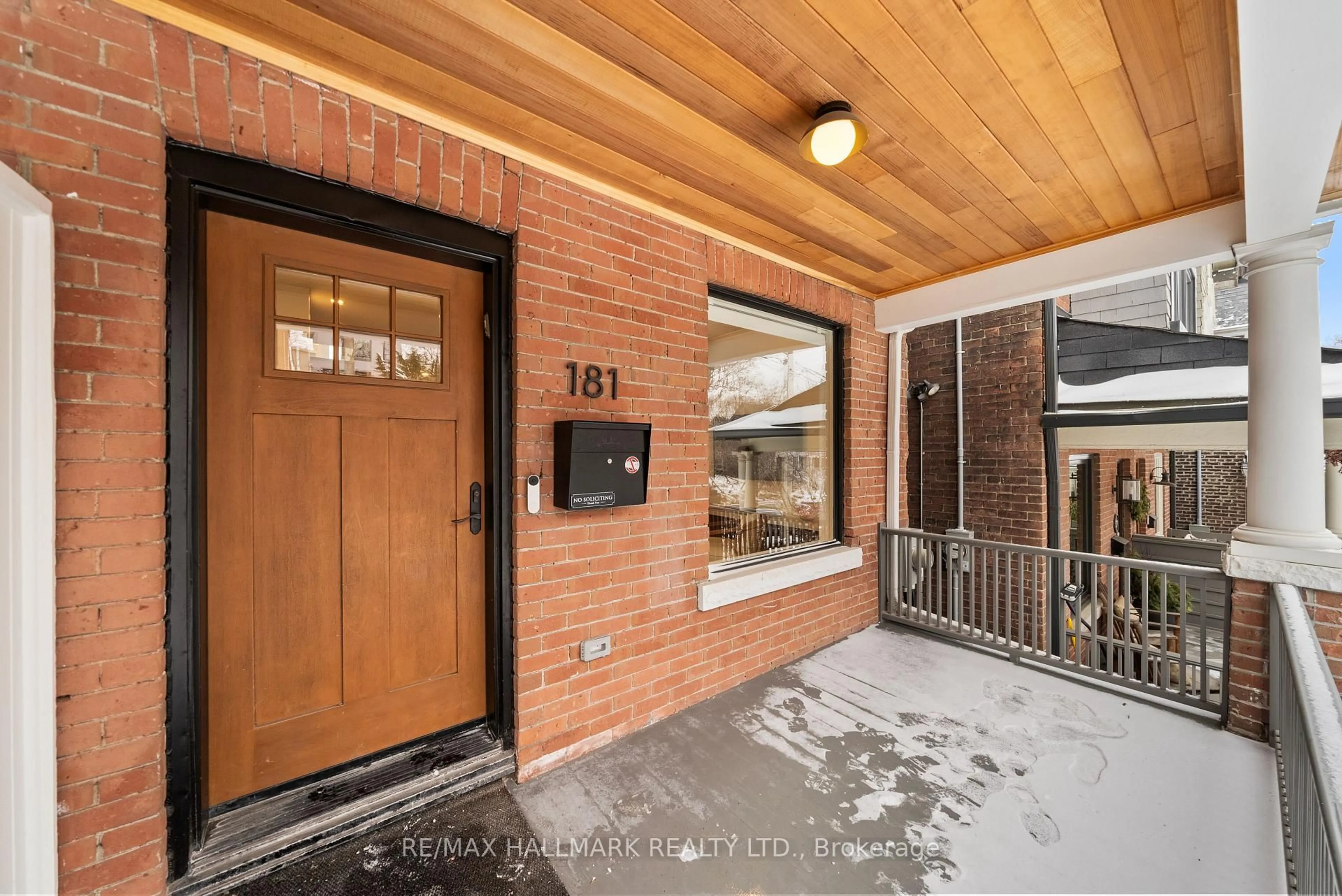 Indoor entryway for 181 Withrow Ave, Toronto Ontario M4K 1E2