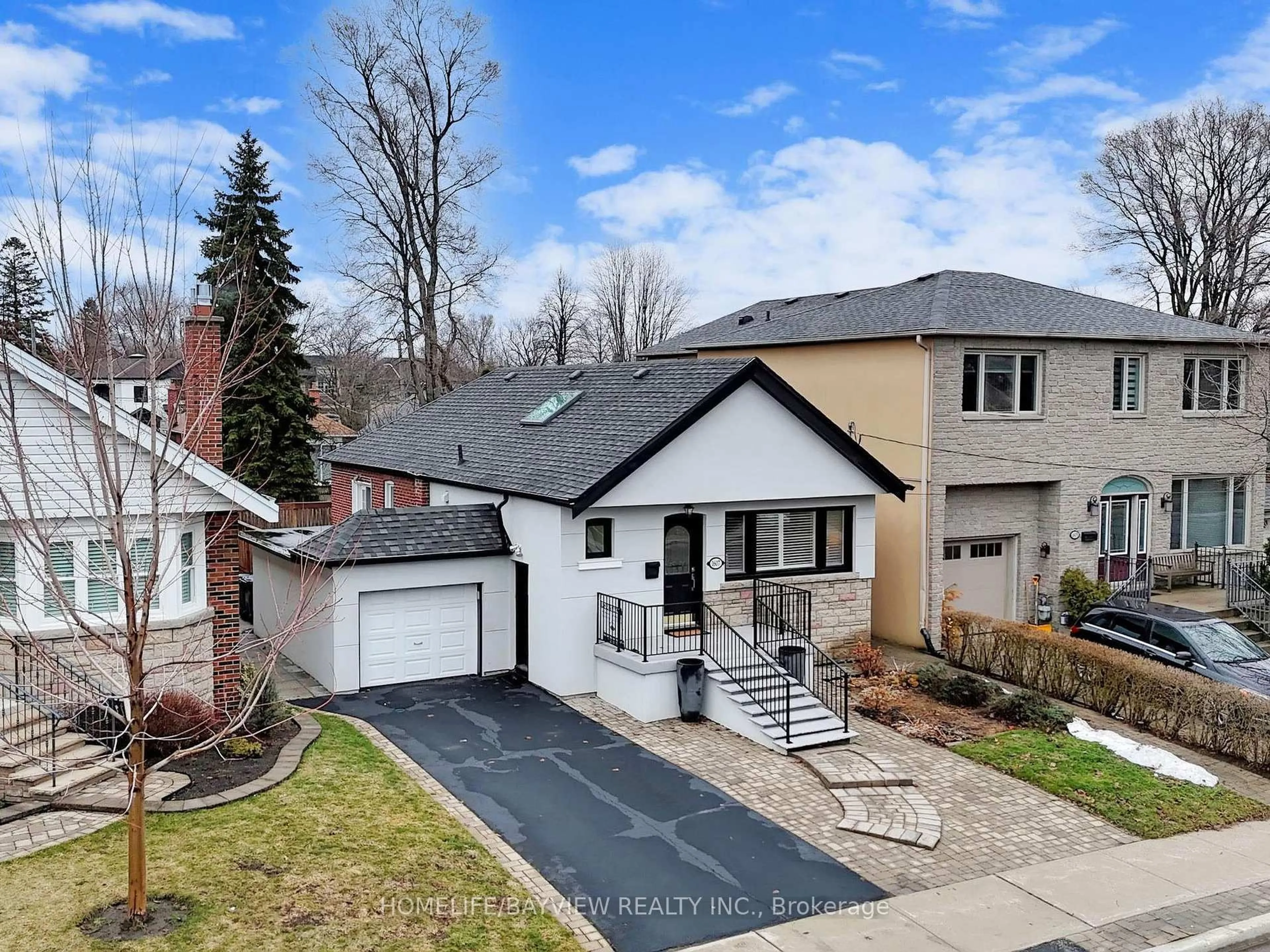 A pic from outside/outdoor area/front of a property/back of a property/a pic from drone, street for 1607 Woodbine Heights Blvd, Toronto Ontario M4B 3A3