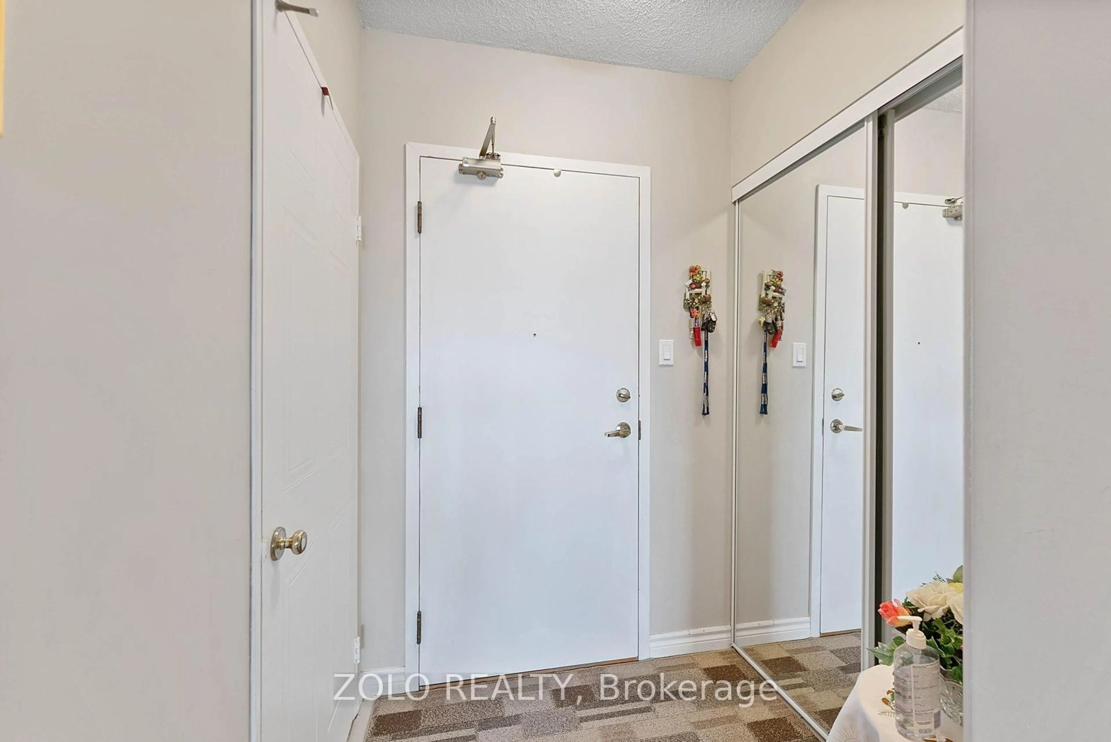 Indoor entryway for 430 Mclevin Ave #1015, Toronto Ontario M1B 5P1