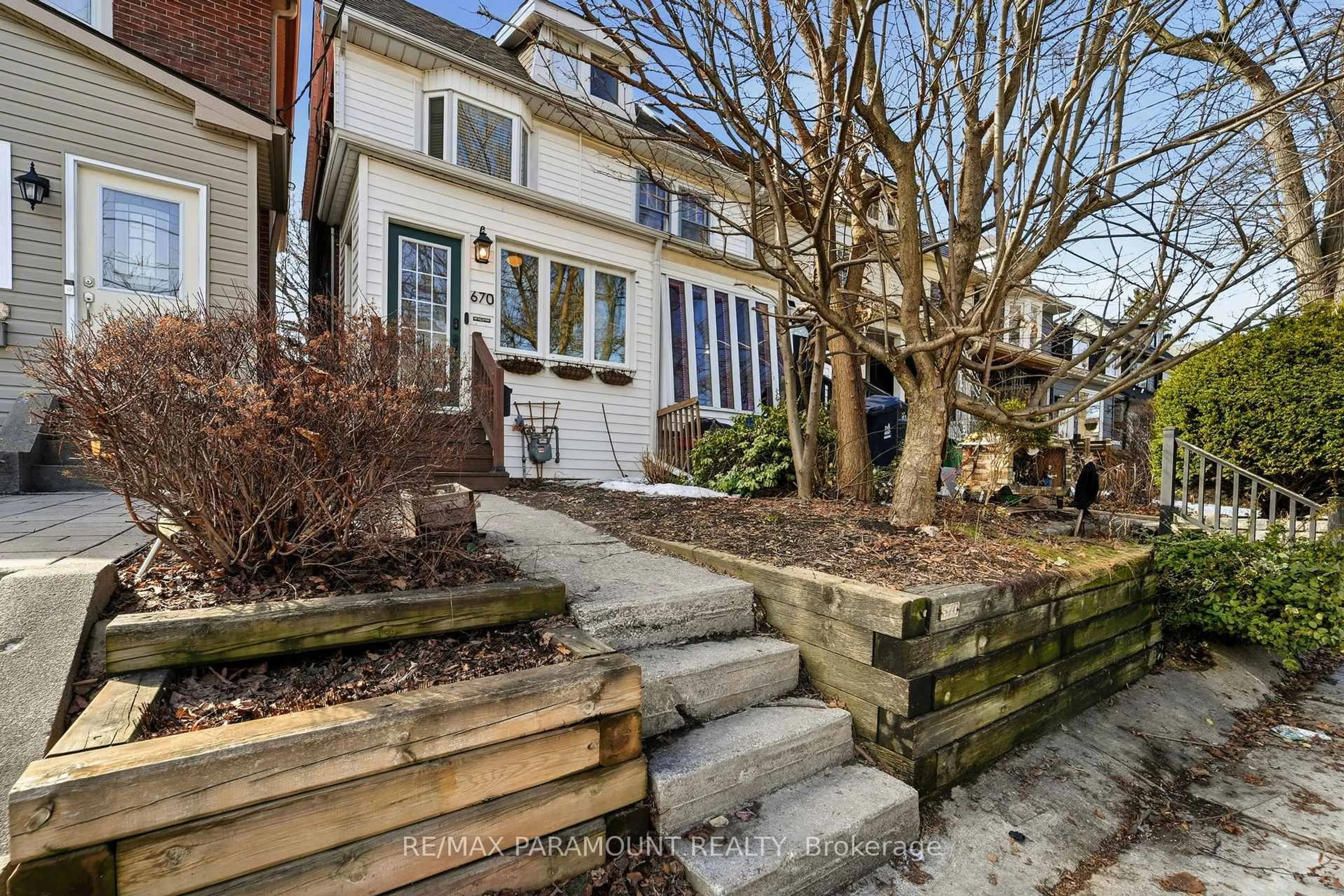 Stairs for 670 Rhodes Ave, Toronto Ontario M4J 4X6