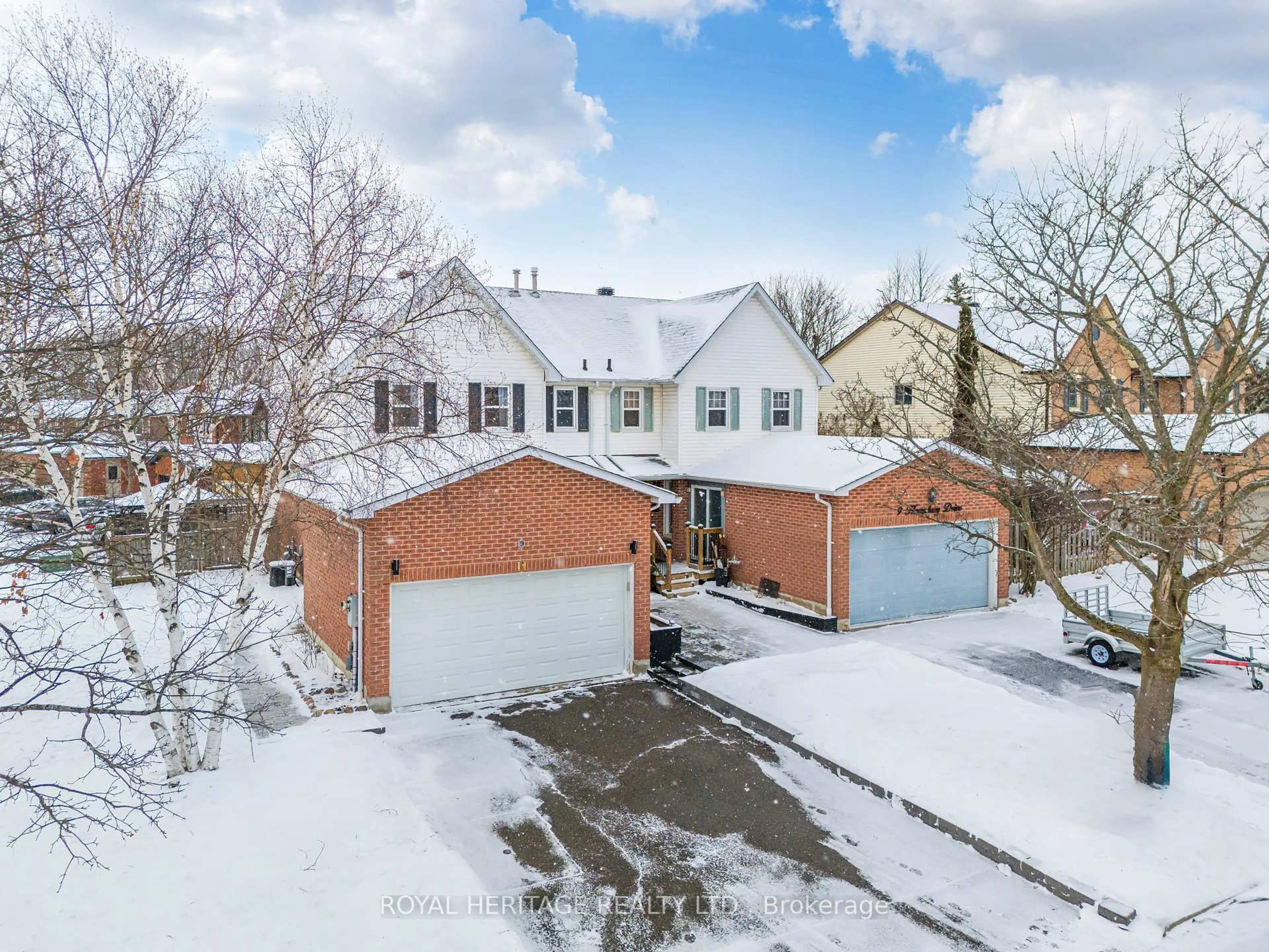 A pic from outside/outdoor area/front of a property/back of a property/a pic from drone, street for 11 Humphrey Dr, Ajax Ontario L1S 4Z8