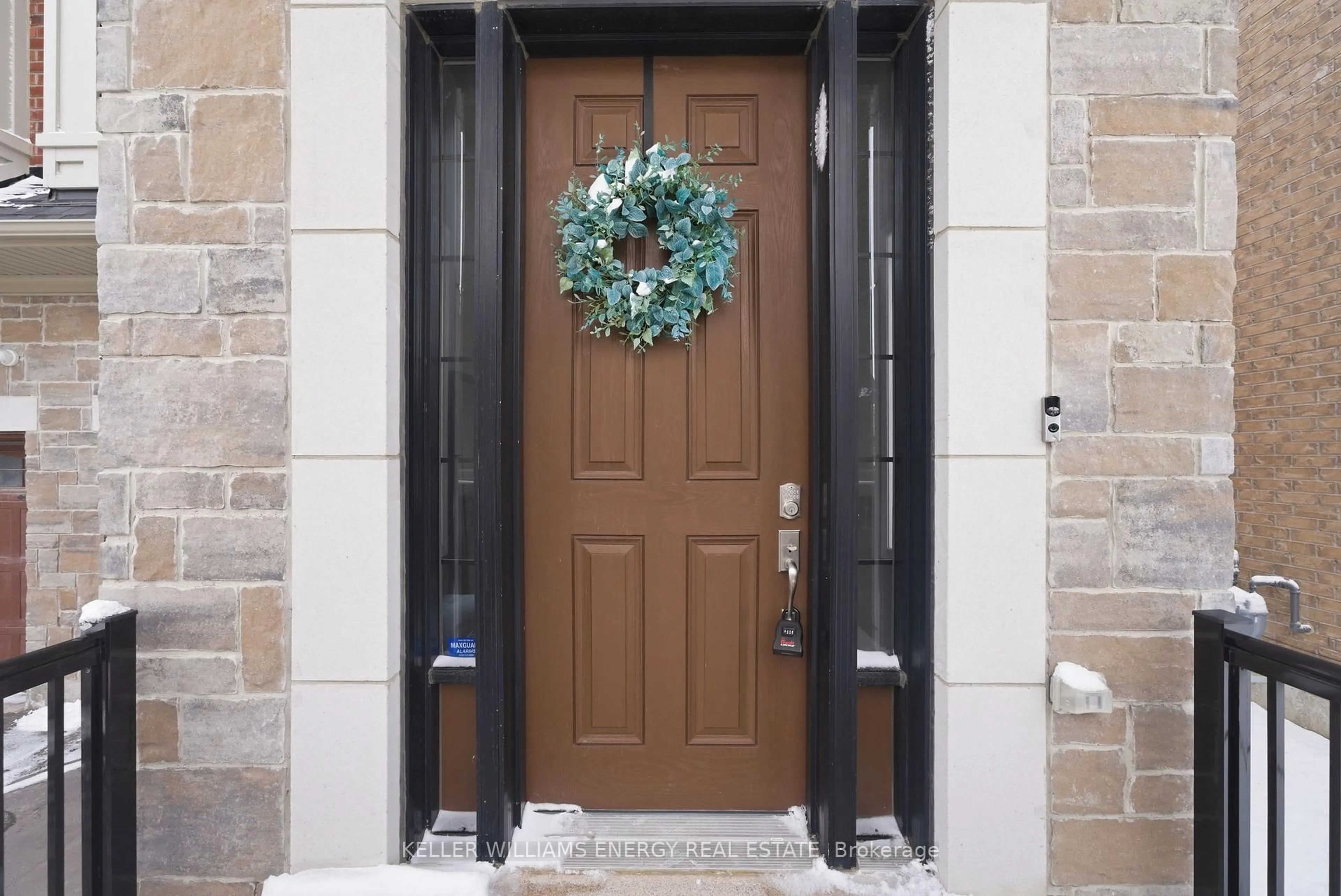 Indoor entryway for 95 Dorian Dr, Whitby Ontario L1P 0C8