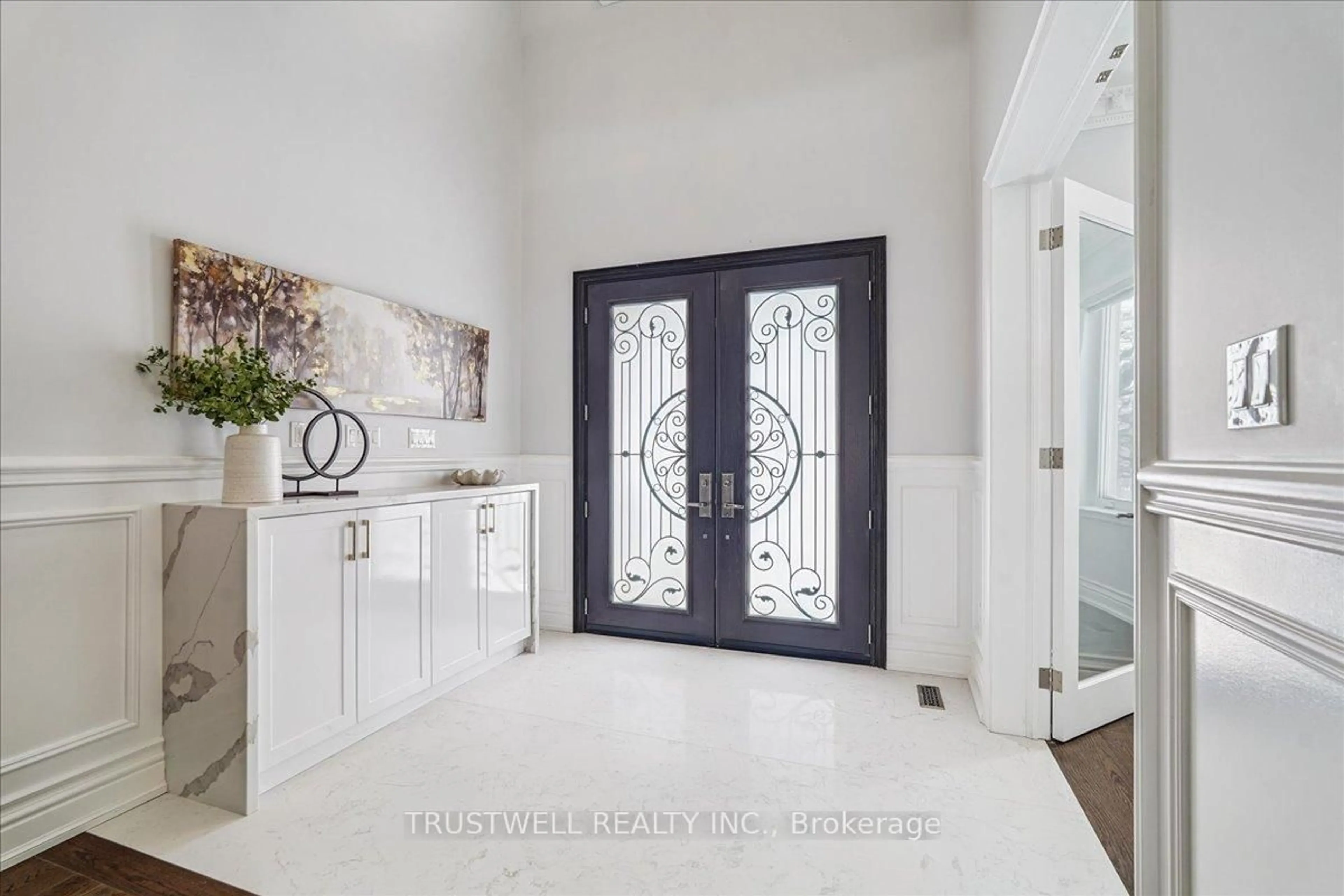 Indoor entryway for 98 Castle Hill Dr, Toronto Ontario M1T 2Y7