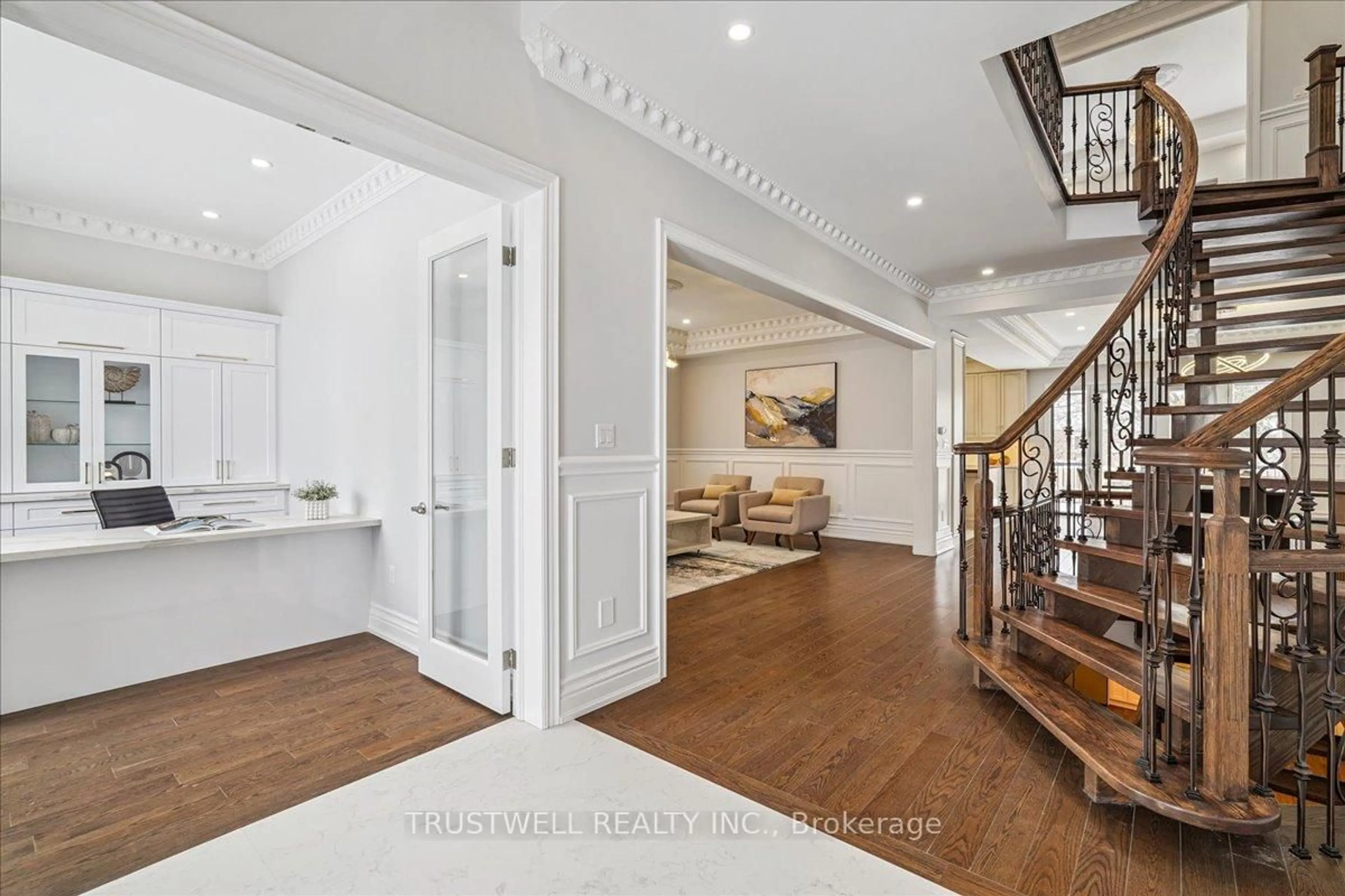 Indoor entryway for 98 Castle Hill Dr, Toronto Ontario M1T 2Y7