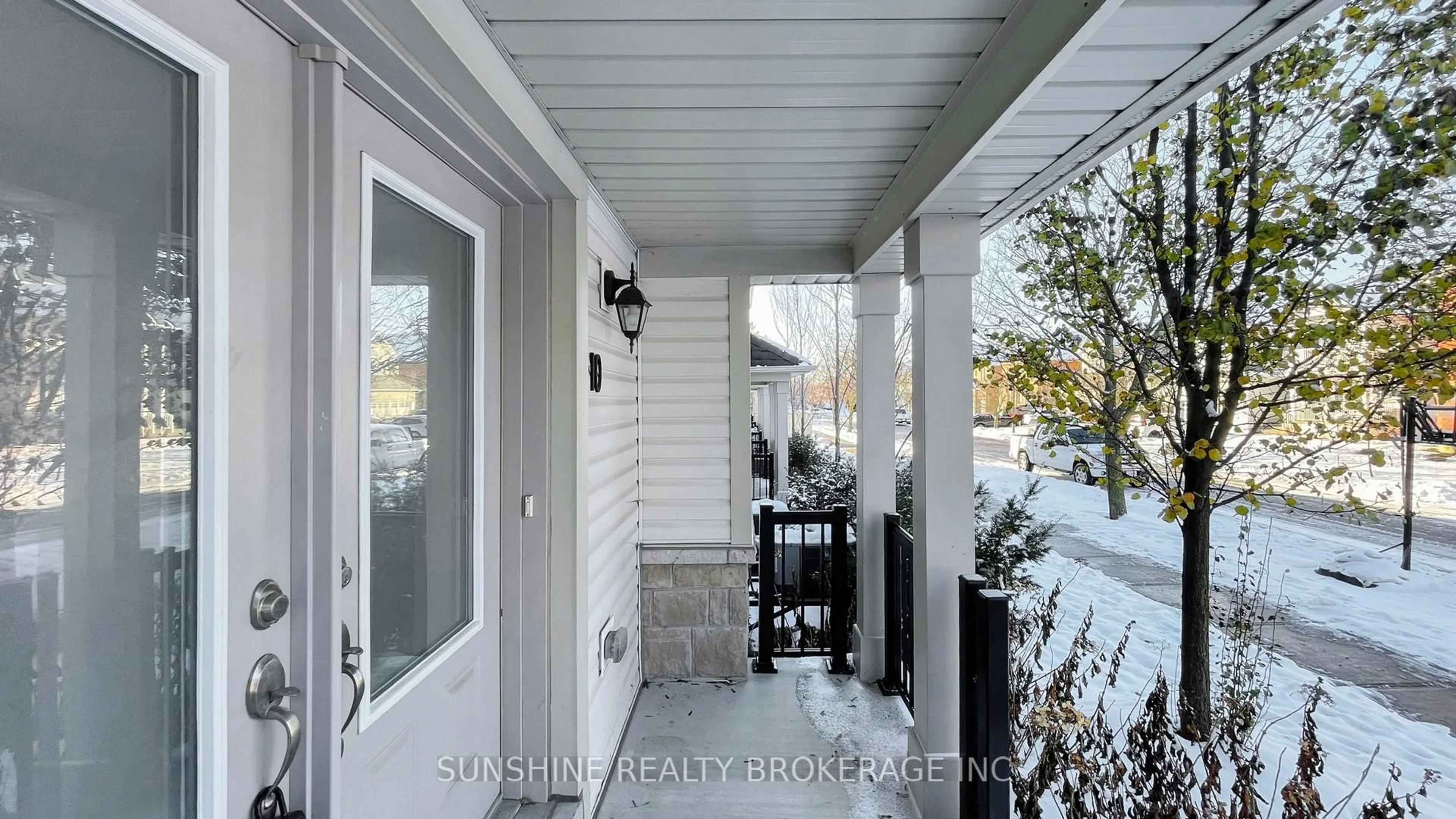 Indoor entryway for 10 Cornerside Way, Whitby Ontario L1M 0L8