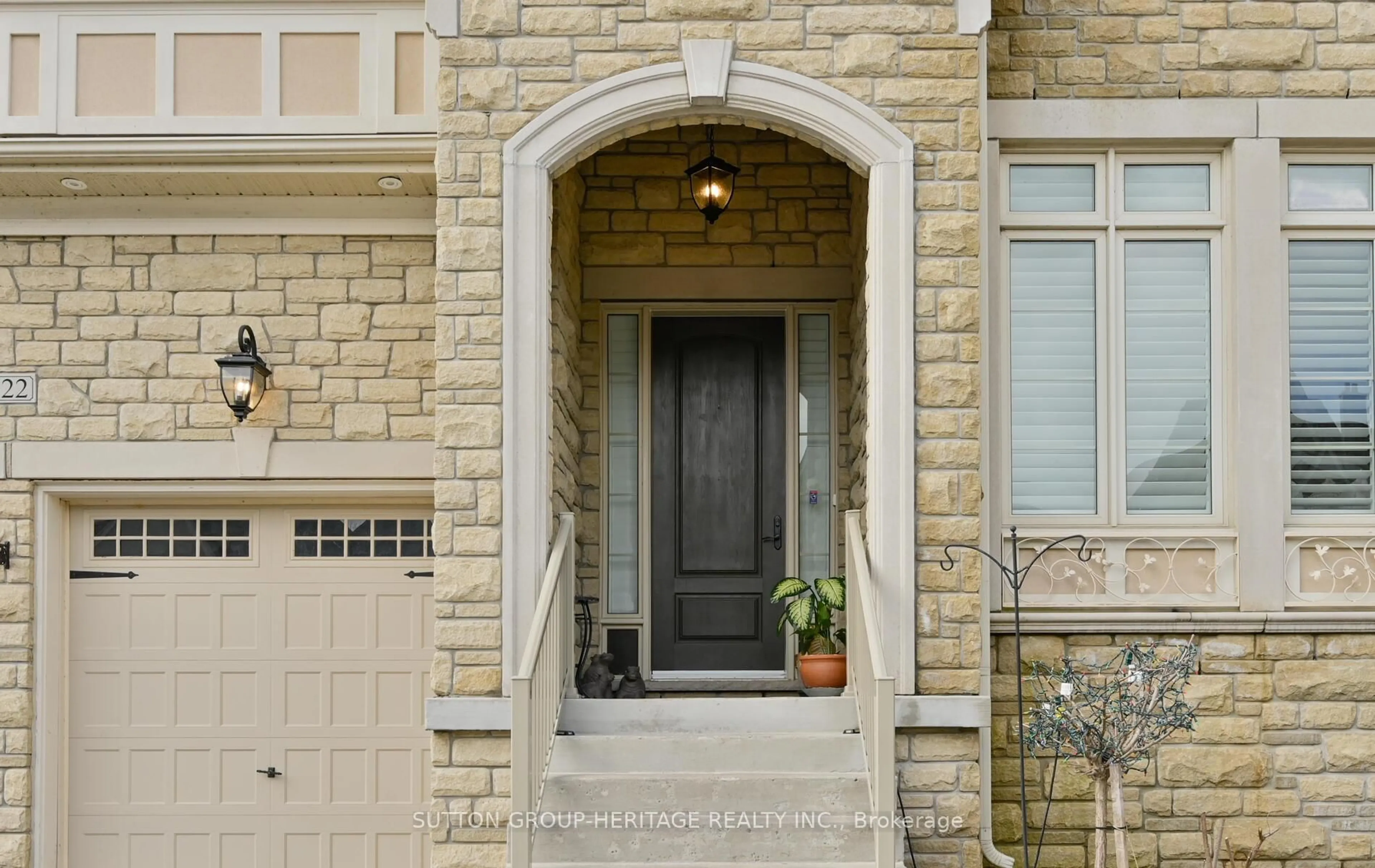 Indoor entryway for 522 Cliffview Rd, Pickering Ontario L1W 2N8