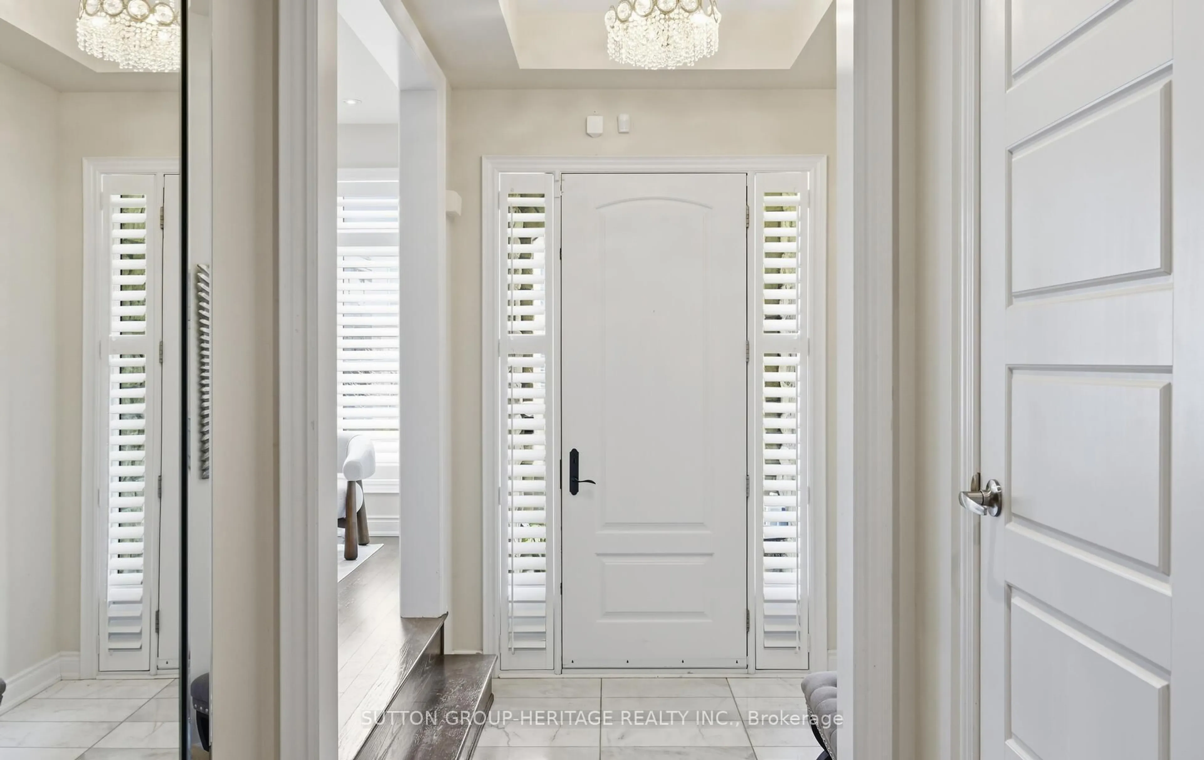 Indoor entryway for 522 Cliffview Rd, Pickering Ontario L1W 2N8