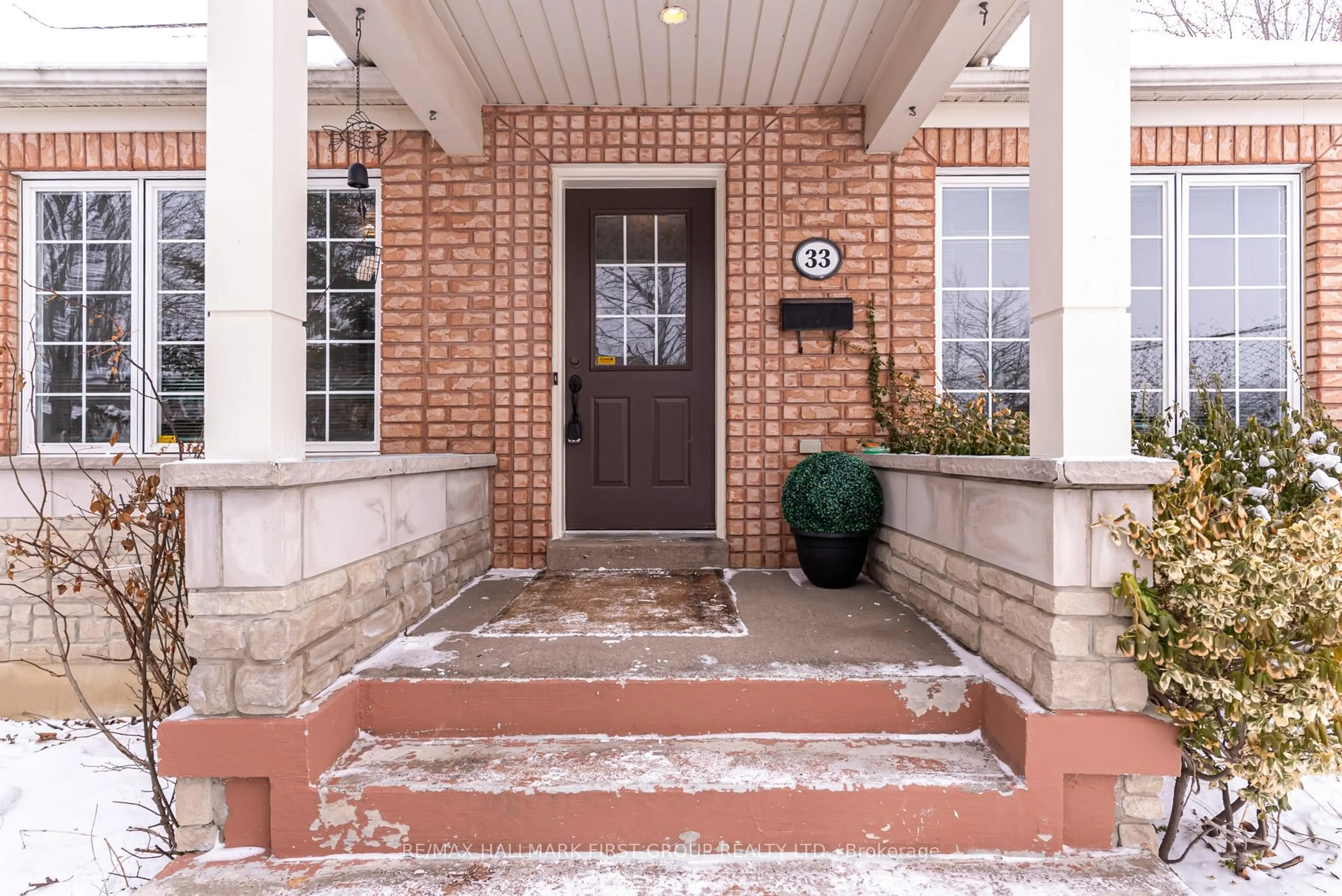 Indoor entryway for 33 Sabbe Cres, Ajax Ontario L1T 4E3