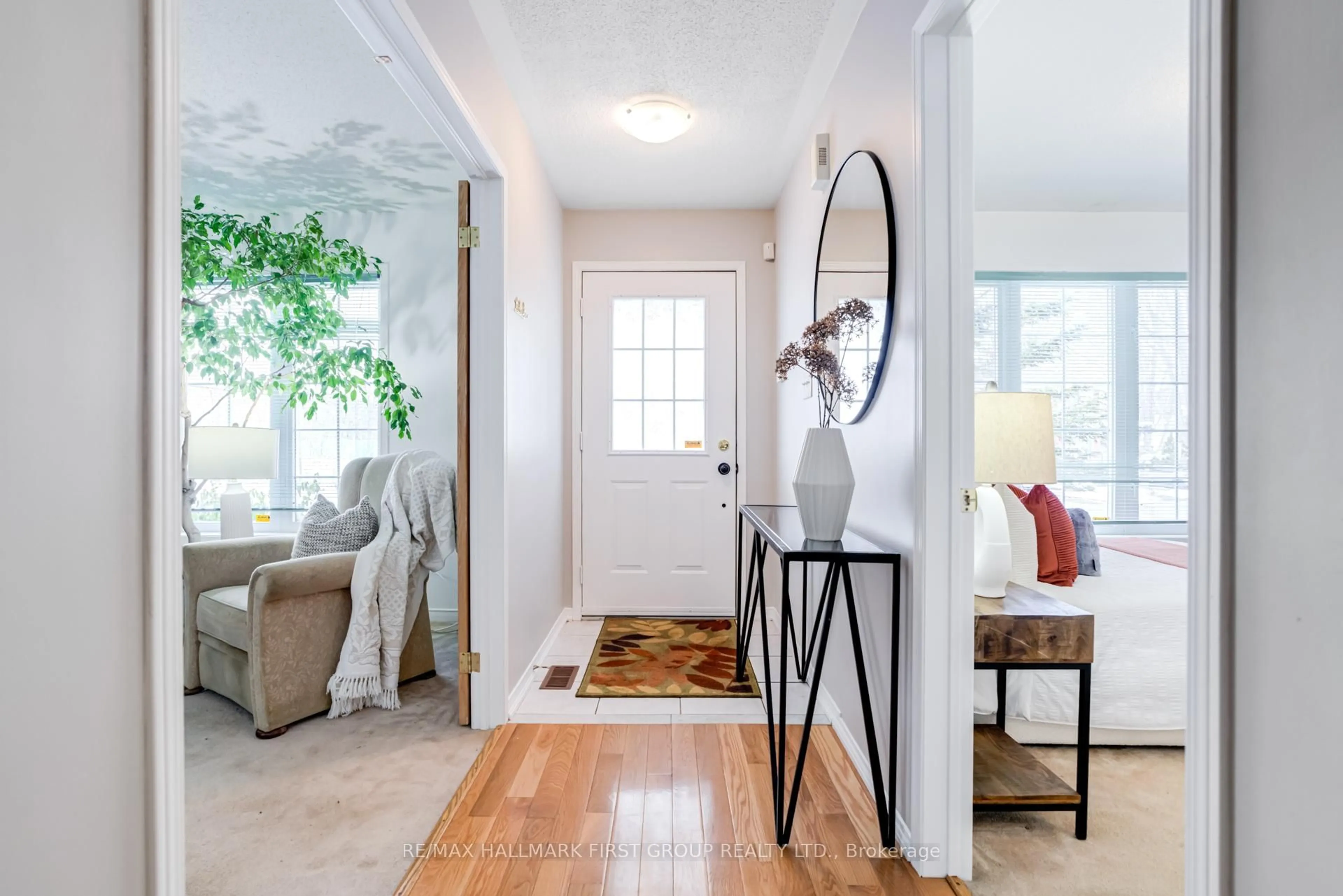 Indoor entryway for 33 Sabbe Cres, Ajax Ontario L1T 4E3