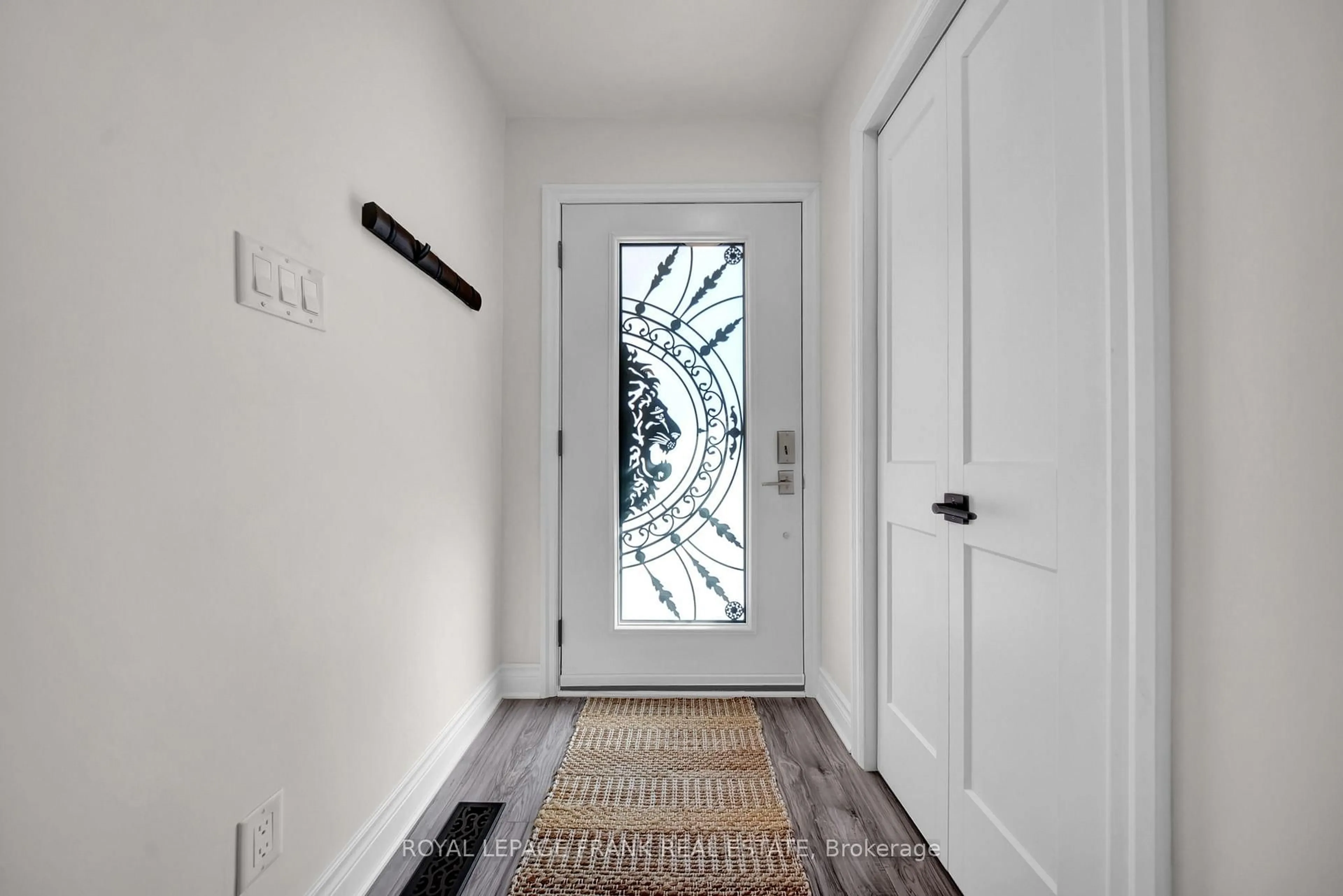 Indoor entryway for 303 Sheffield Crt, Oshawa Ontario L1J 8J3