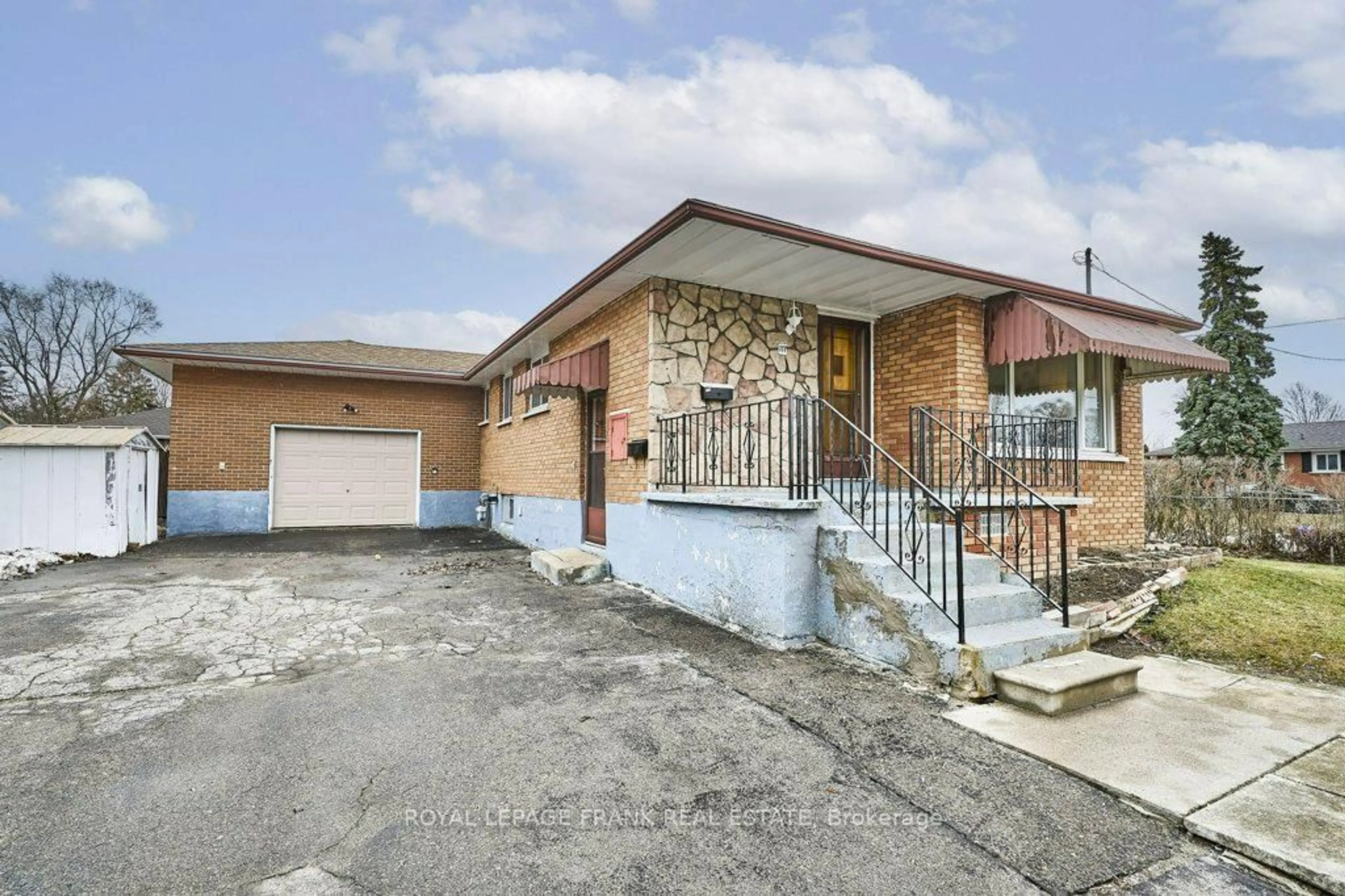 Home with brick exterior material, street for 117 Waverly St, Oshawa Ontario L1J 5T9