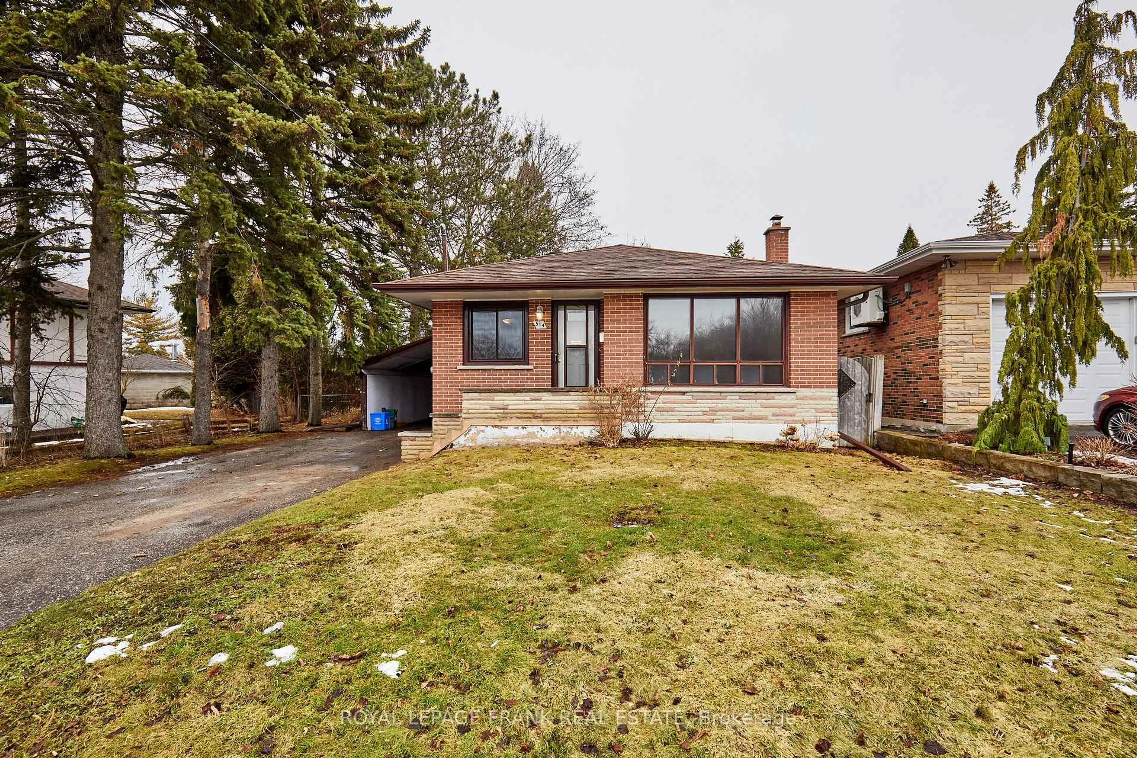 Home with brick exterior material, street for 514 Park Rd, Oshawa Ontario L1J 4M7