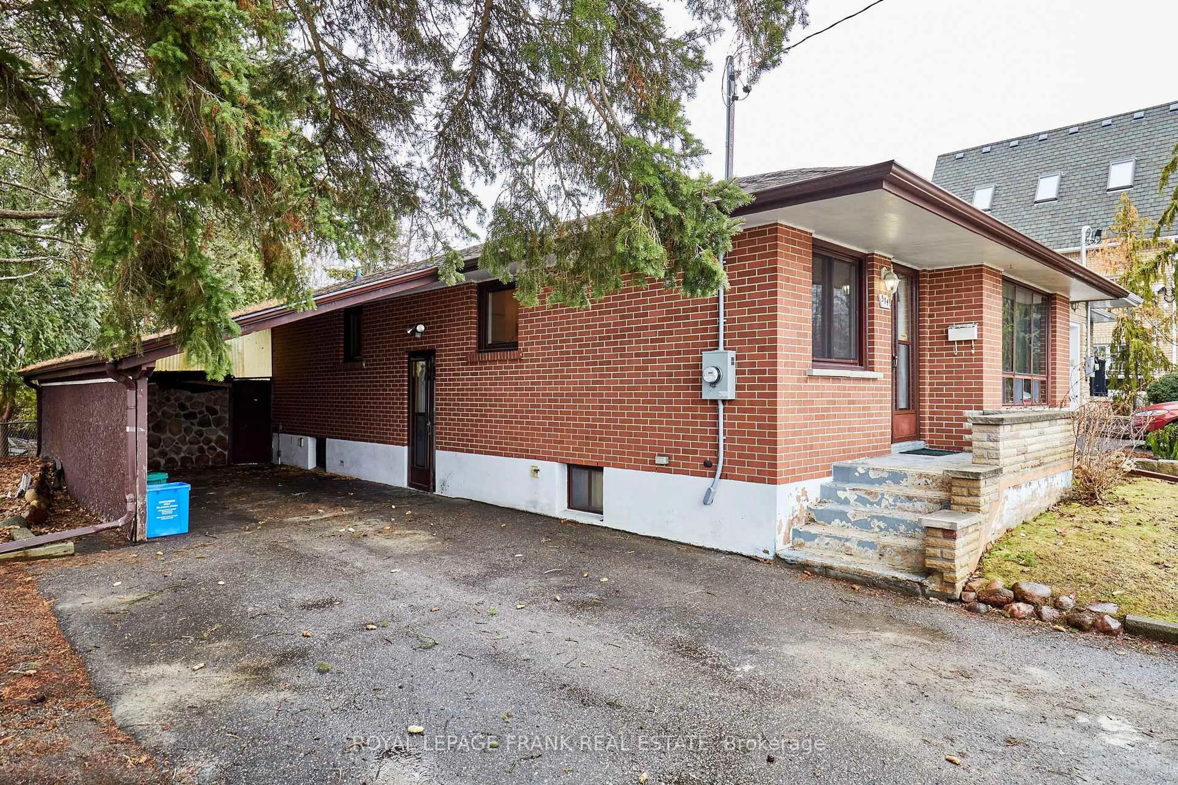Home with brick exterior material, street for 514 Park Rd, Oshawa Ontario L1J 4M7