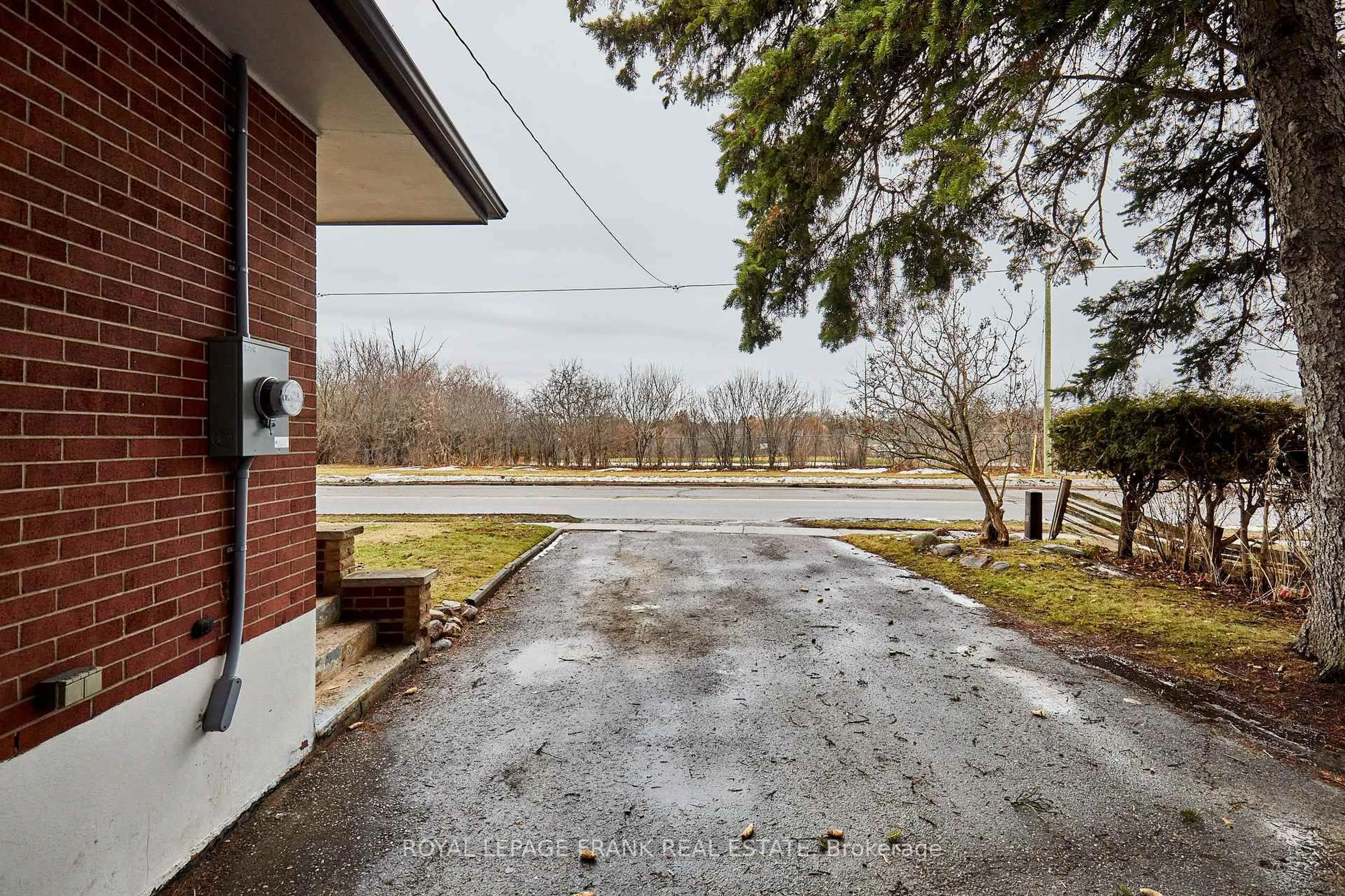 Patio, street for 514 Park Rd, Oshawa Ontario L1J 4M7