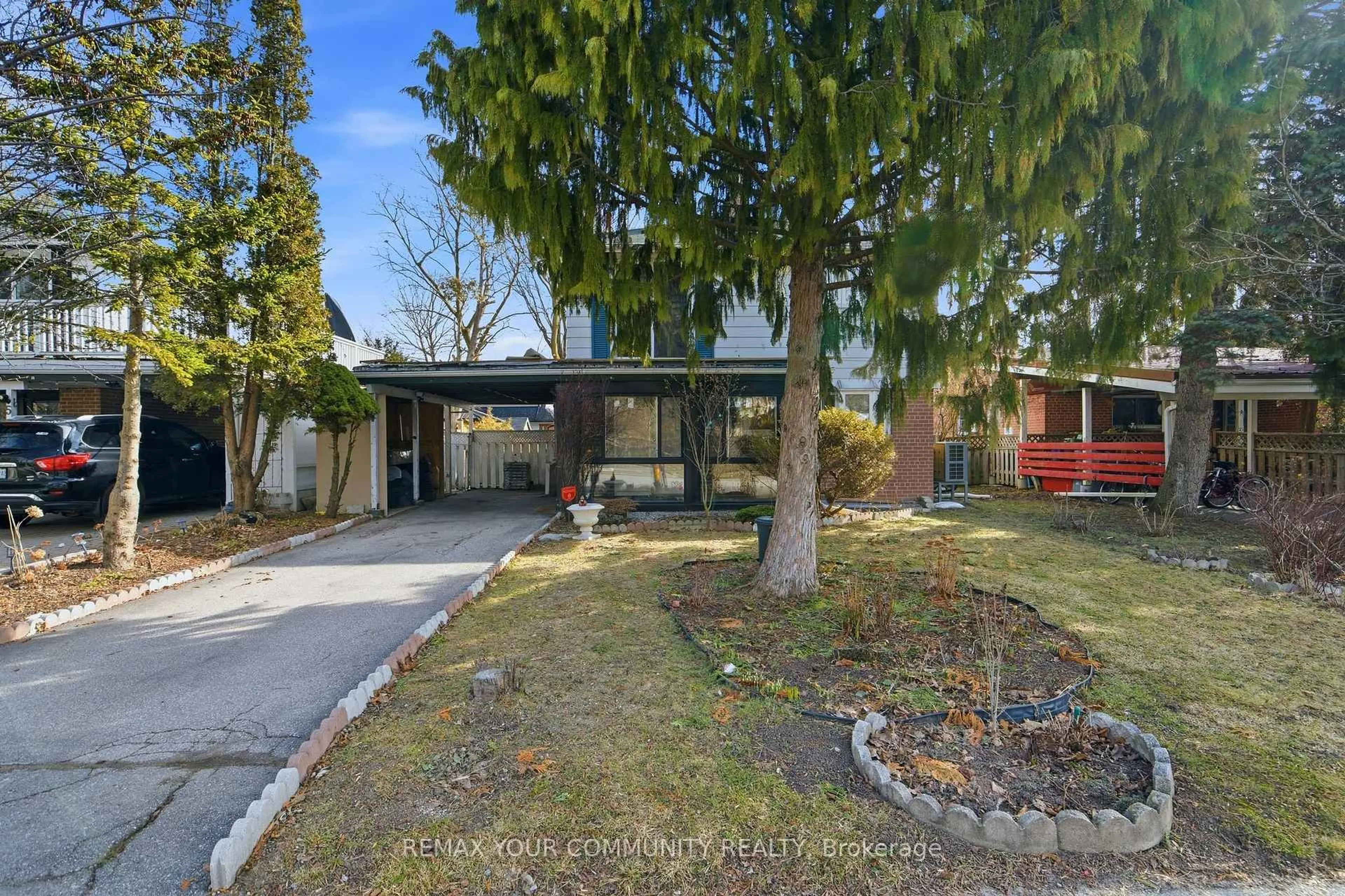 A pic from outside/outdoor area/front of a property/back of a property/a pic from drone, street for 3 Forsythia Dr, Toronto Ontario M1E 1X9